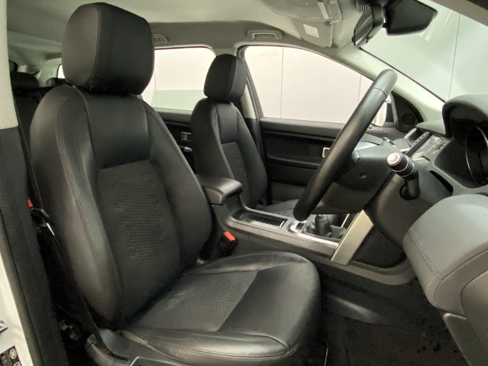 Land Rover Discovery Sport 2.0 TD4 SE Tech SUV 5dr Diesel Manual 4WD Euro 6 (s/s) (180 ps)