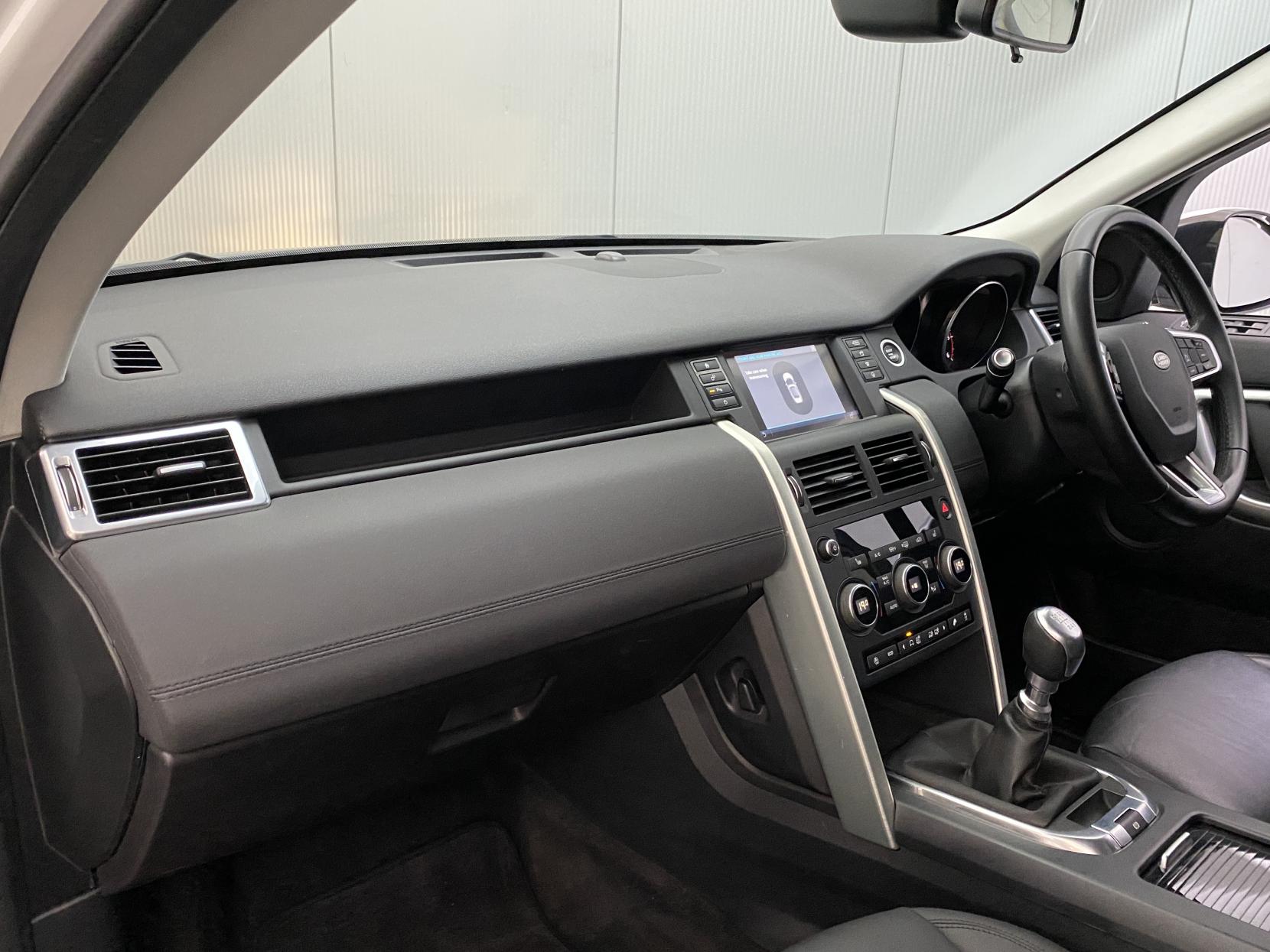Land Rover Discovery Sport 2.0 TD4 SE Tech SUV 5dr Diesel Manual 4WD Euro 6 (s/s) (180 ps)