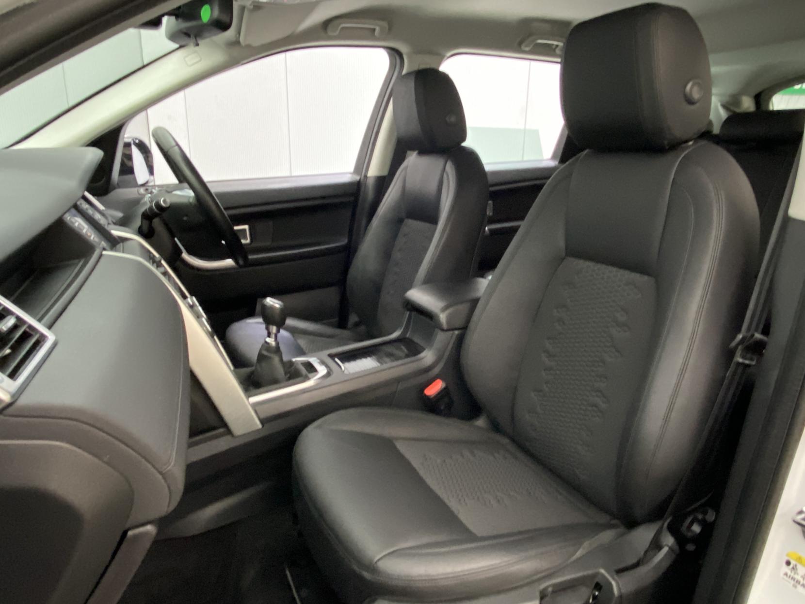Land Rover Discovery Sport 2.0 TD4 SE Tech SUV 5dr Diesel Manual 4WD Euro 6 (s/s) (180 ps)