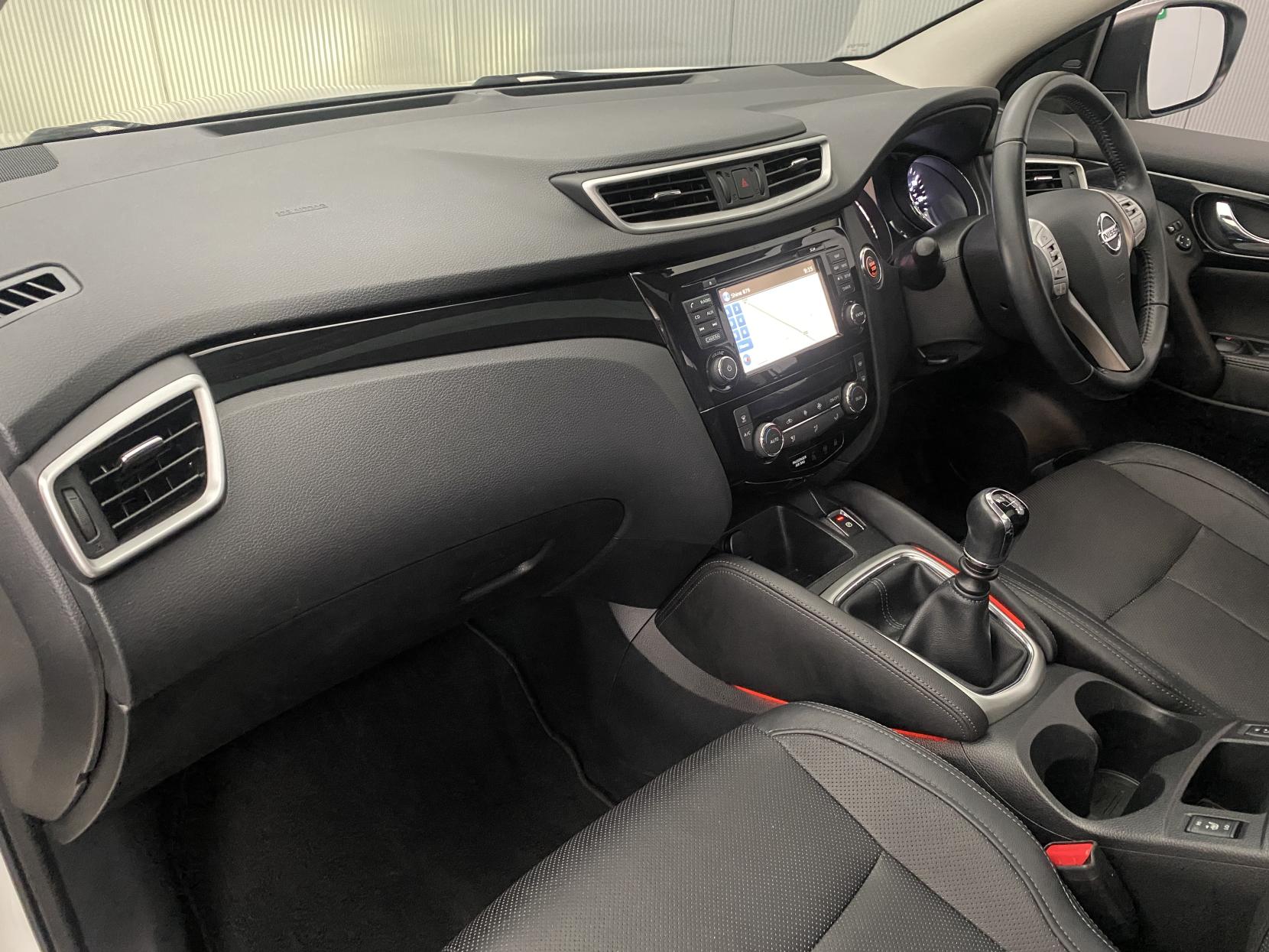 Nissan Qashqai 1.5 dCi Tekna SUV 5dr Diesel Manual 2WD Euro 6 (s/s) (110 ps)
