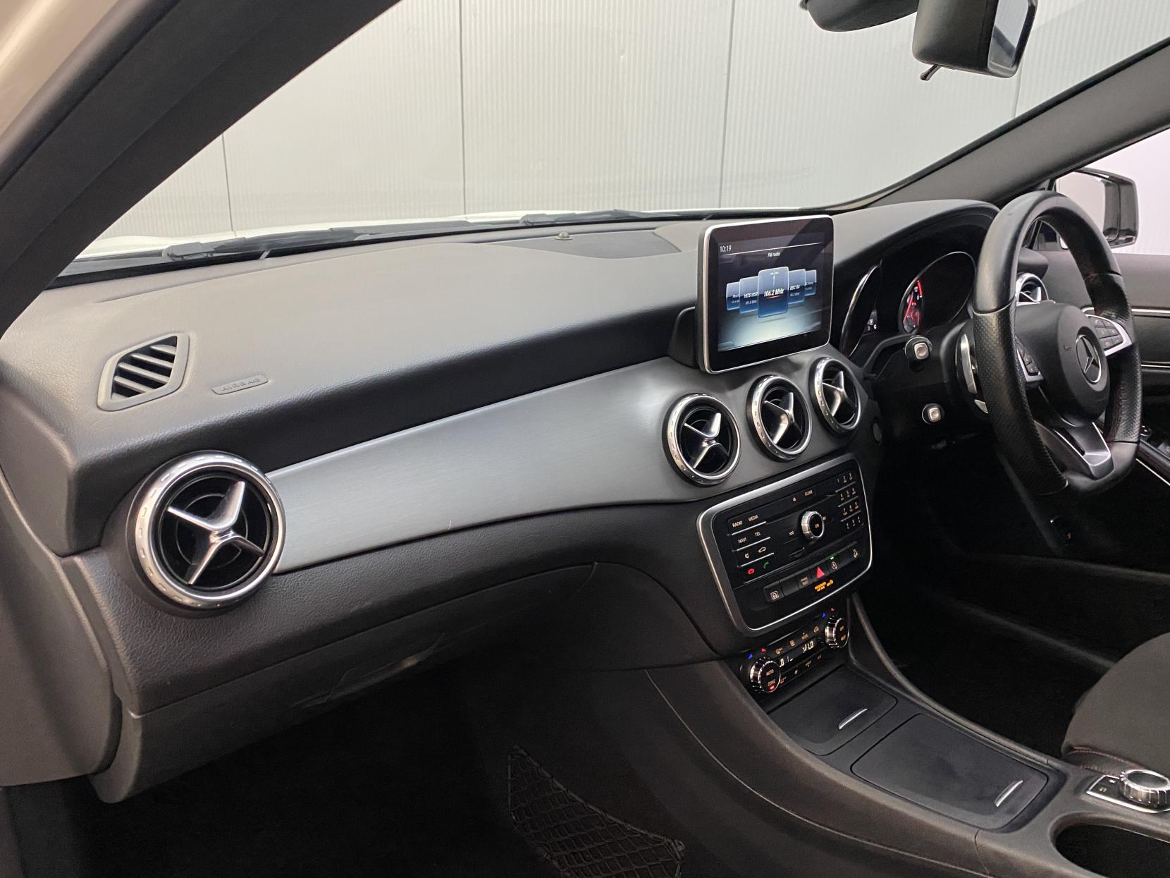 Mercedes-Benz GLA 2.1 GLA220d AMG Line SUV 5dr Diesel 7G-DCT 4MATIC Euro 6 (s/s) (177 ps)