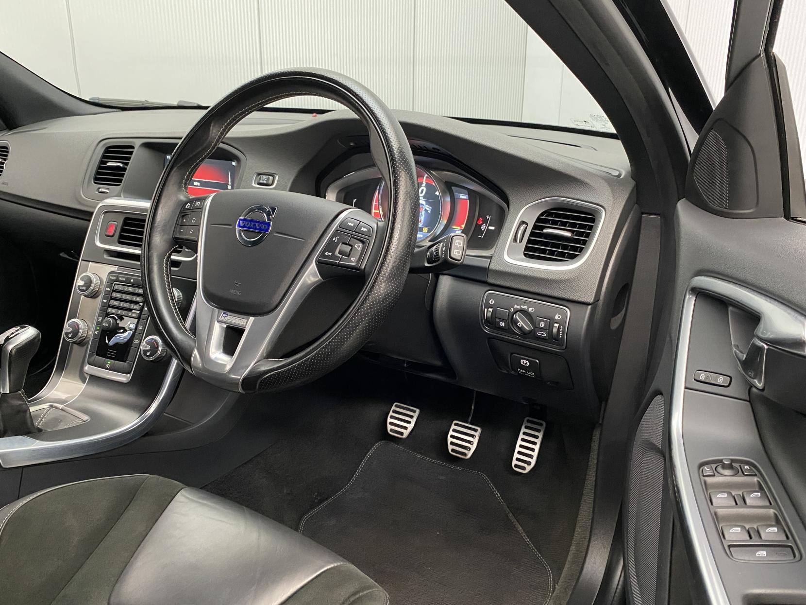 Volvo V60 2.0 D4 R-Design Nav Estate 5dr Diesel Manual Euro 6 (s/s) (181 ps)