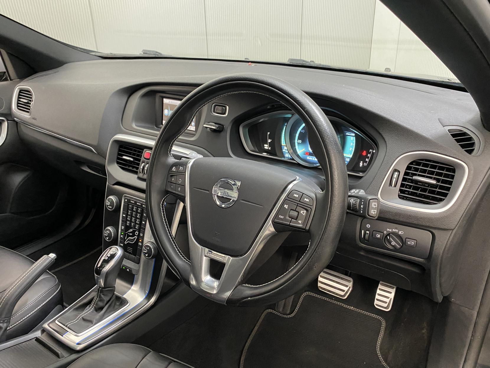 Volvo V40 2.0 D4 R-Design Lux Hatchback 5dr Diesel Geartronic Euro 5 (s/s) (177 ps)