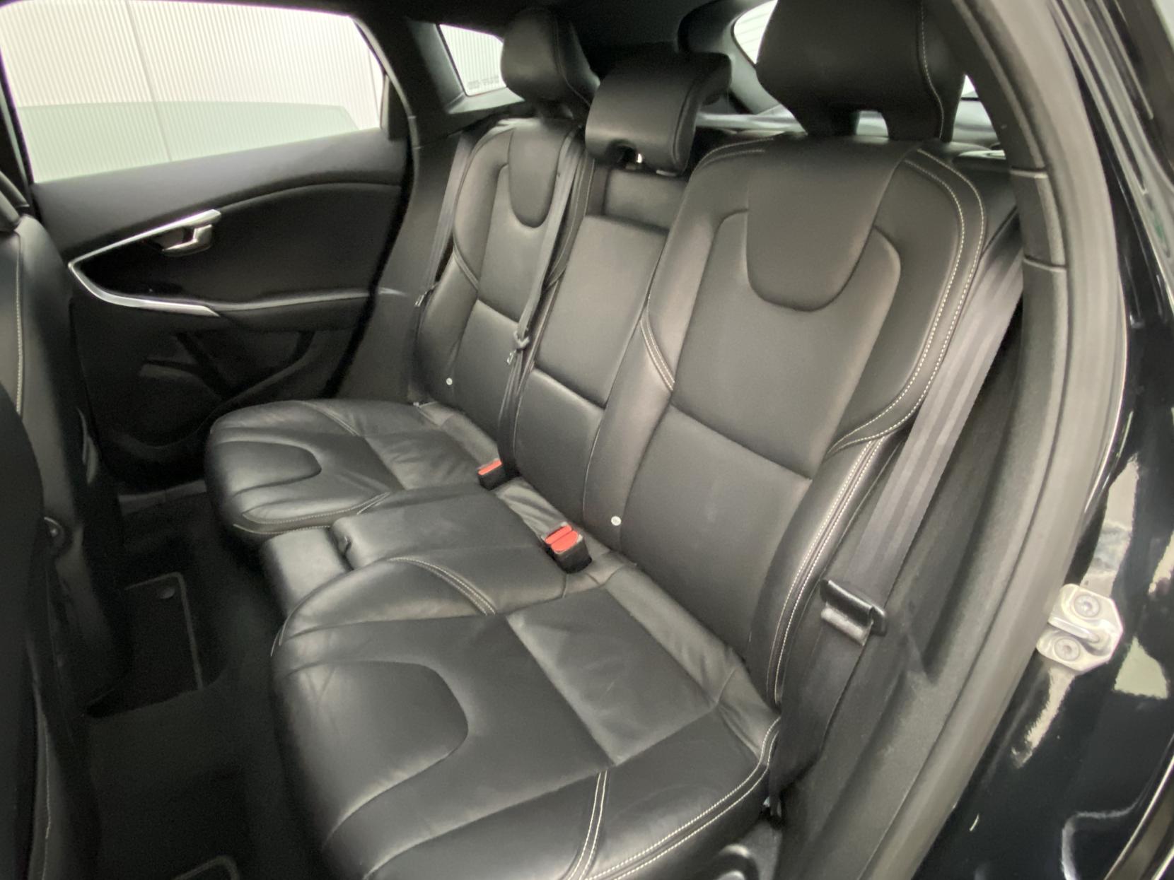 Volvo V40 2.0 D4 R-Design Lux Hatchback 5dr Diesel Geartronic Euro 5 (s/s) (177 ps)