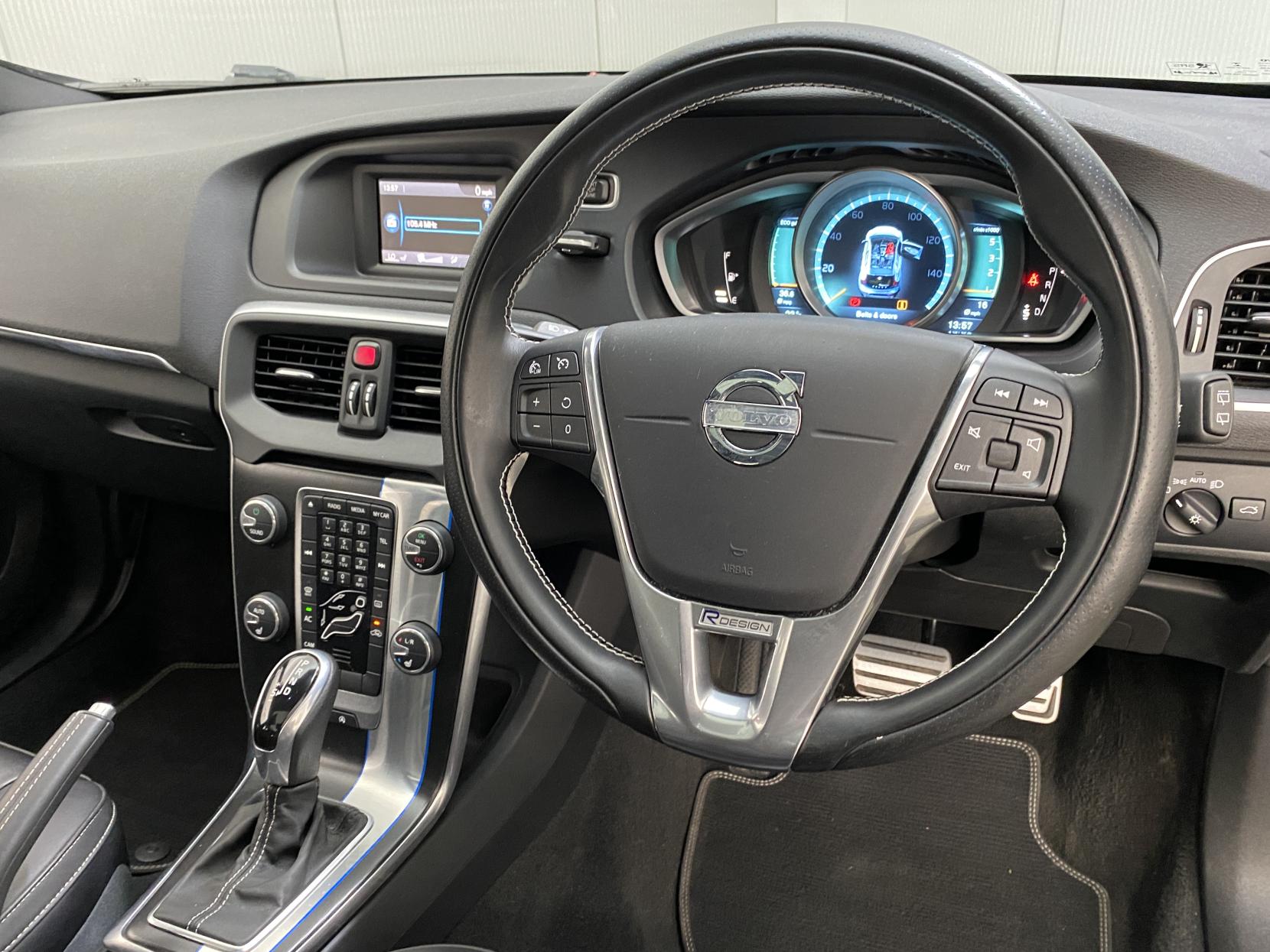 Volvo V40 2.0 D4 R-Design Lux Hatchback 5dr Diesel Geartronic Euro 5 (s/s) (177 ps)