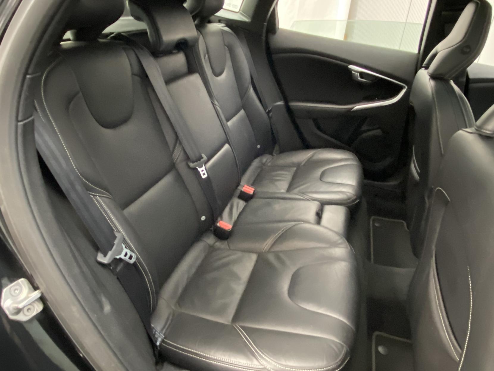 Volvo V40 2.0 D4 R-Design Lux Hatchback 5dr Diesel Geartronic Euro 5 (s/s) (177 ps)