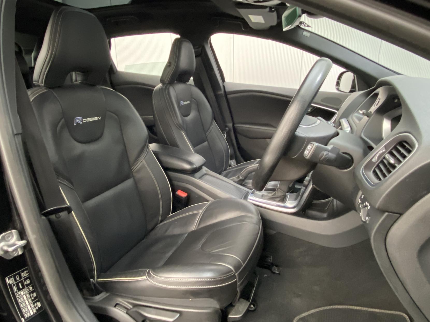 Volvo V40 2.0 D4 R-Design Lux Hatchback 5dr Diesel Geartronic Euro 5 (s/s) (177 ps)