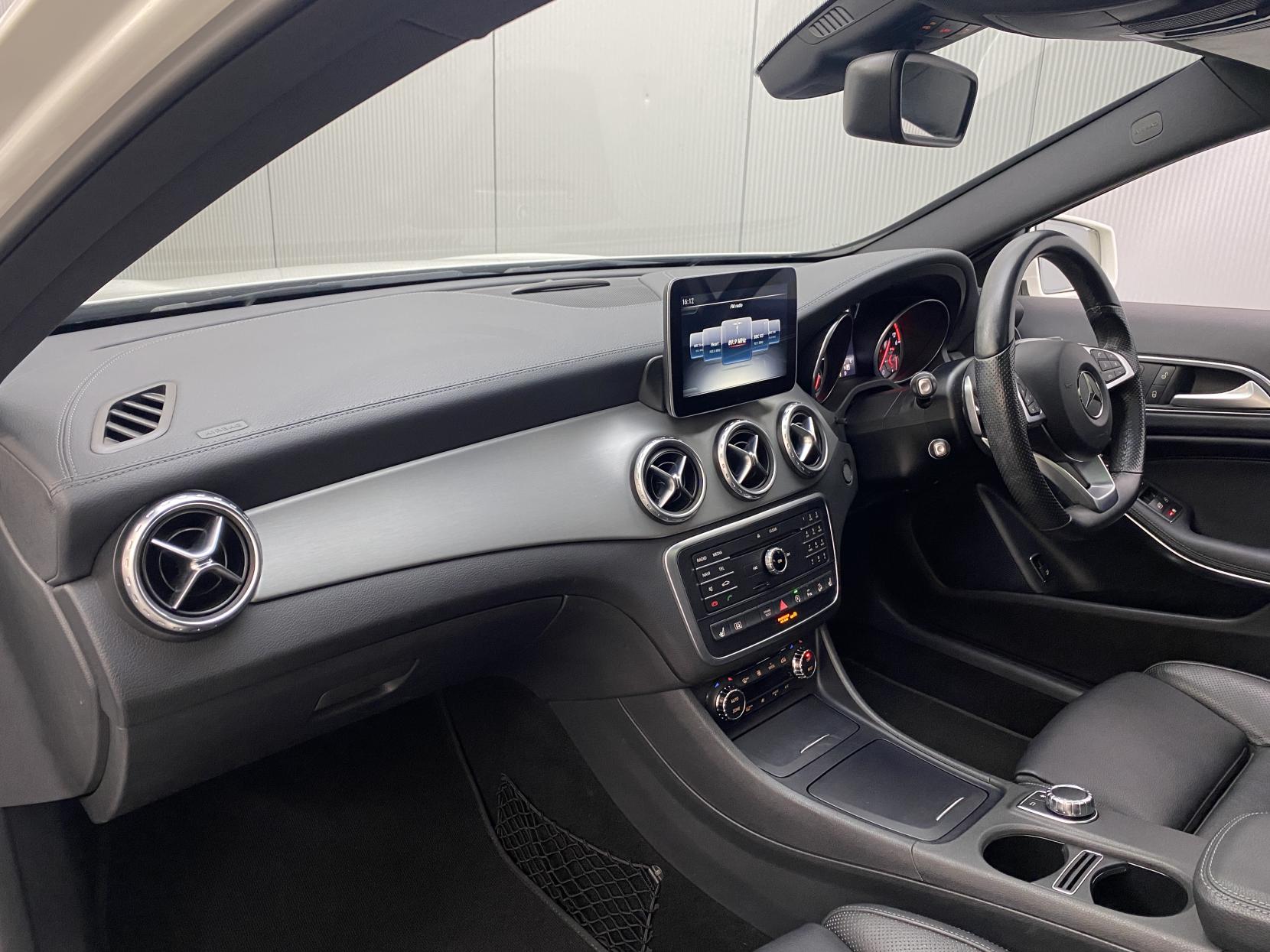 Mercedes-Benz GLA 2.1 GLA200d AMG Line (Premium Plus) SUV 5dr Diesel 7G-DCT 4MATIC Euro 6 (s/s) (136 ps)