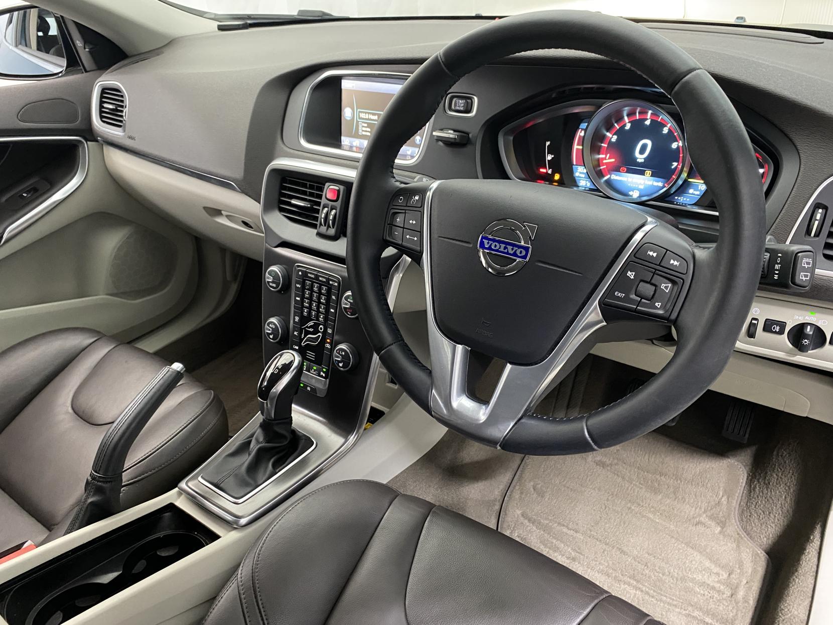 Volvo V40 1.6 T4 SE Hatchback 5dr Petrol Powershift Euro 5 (s/s) (180 ps)