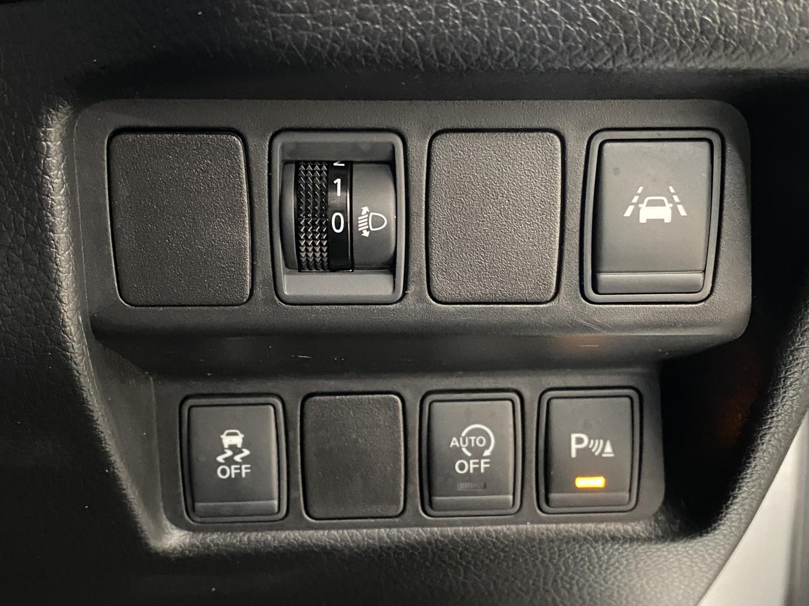 Nissan Qashqai 1.5 dCi N-Connecta SUV 5dr Diesel Manual 2WD Euro 6 (s/s) (110 ps)