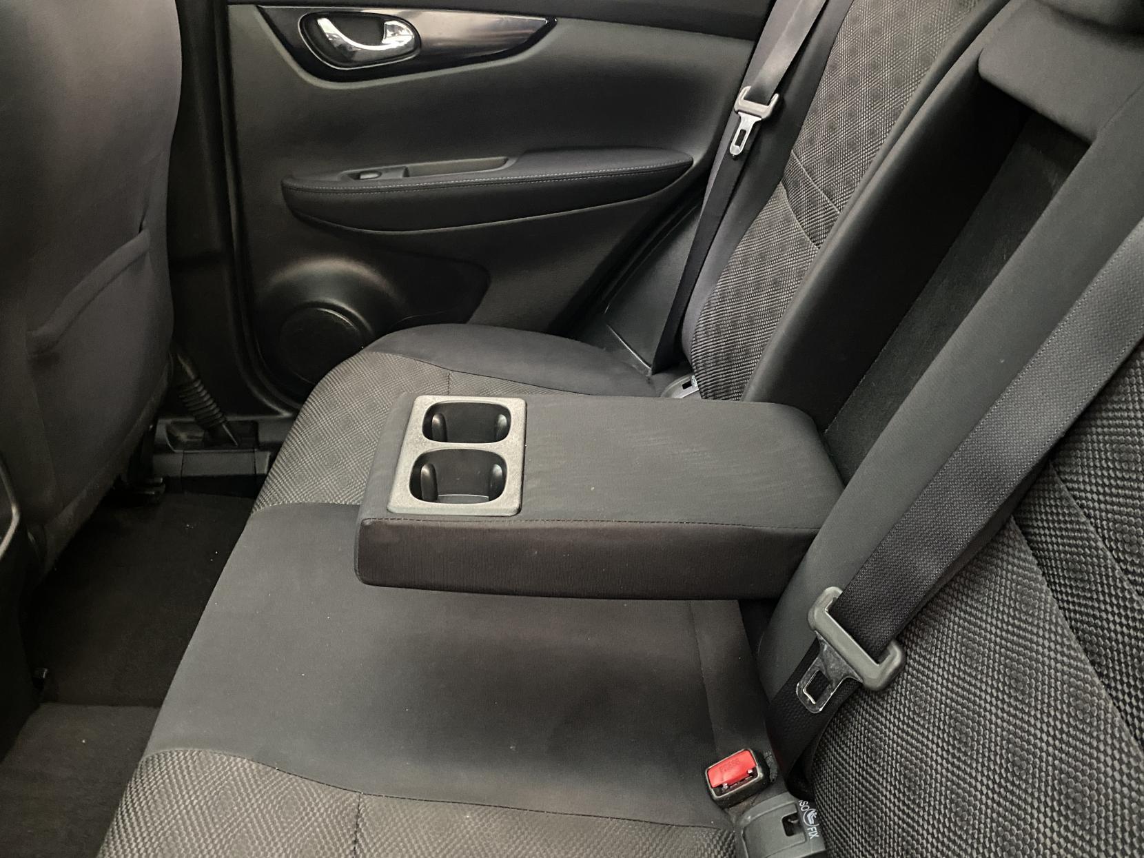 Nissan Qashqai 1.5 dCi N-Connecta SUV 5dr Diesel Manual 2WD Euro 6 (s/s) (110 ps)