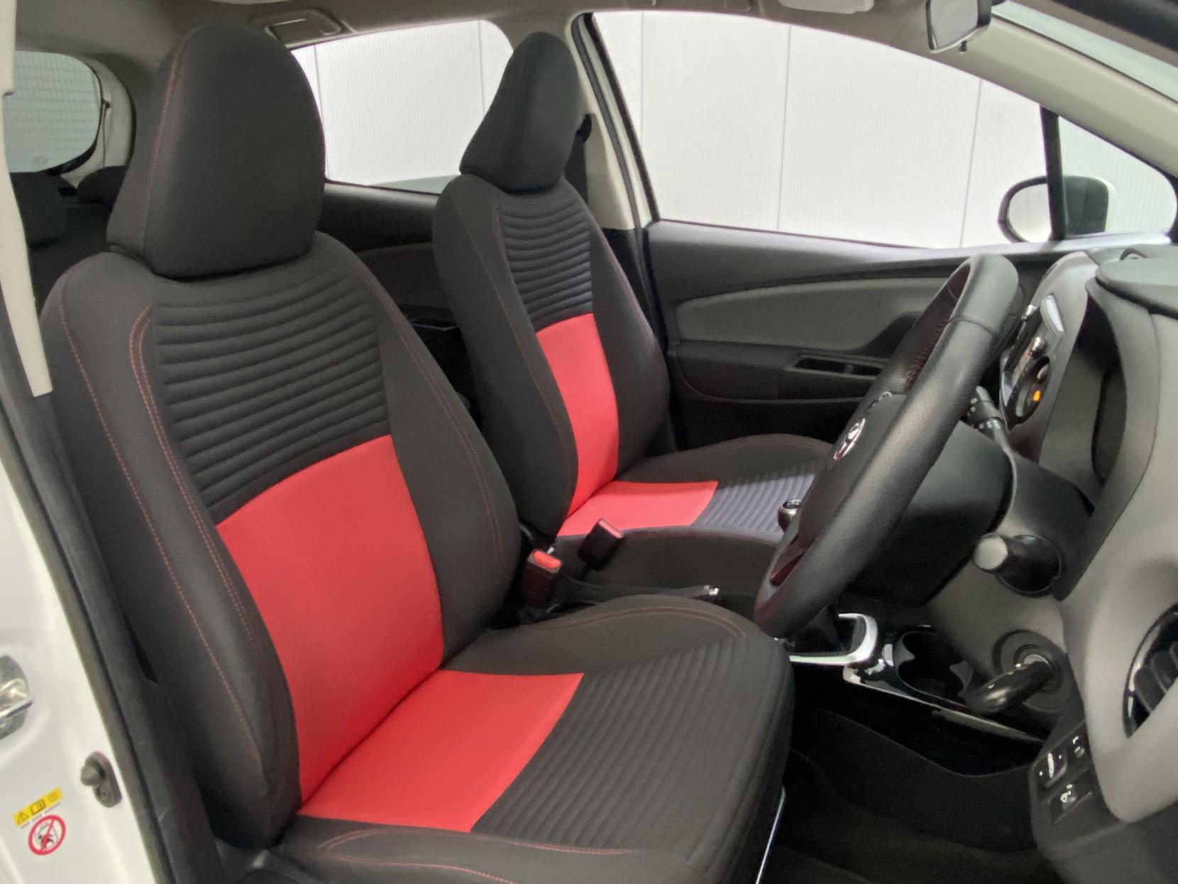 Toyota Yaris 1.33 Dual VVT-i Sport Hatchback 5dr Petrol Manual Euro 5 Euro 5 (99 ps)