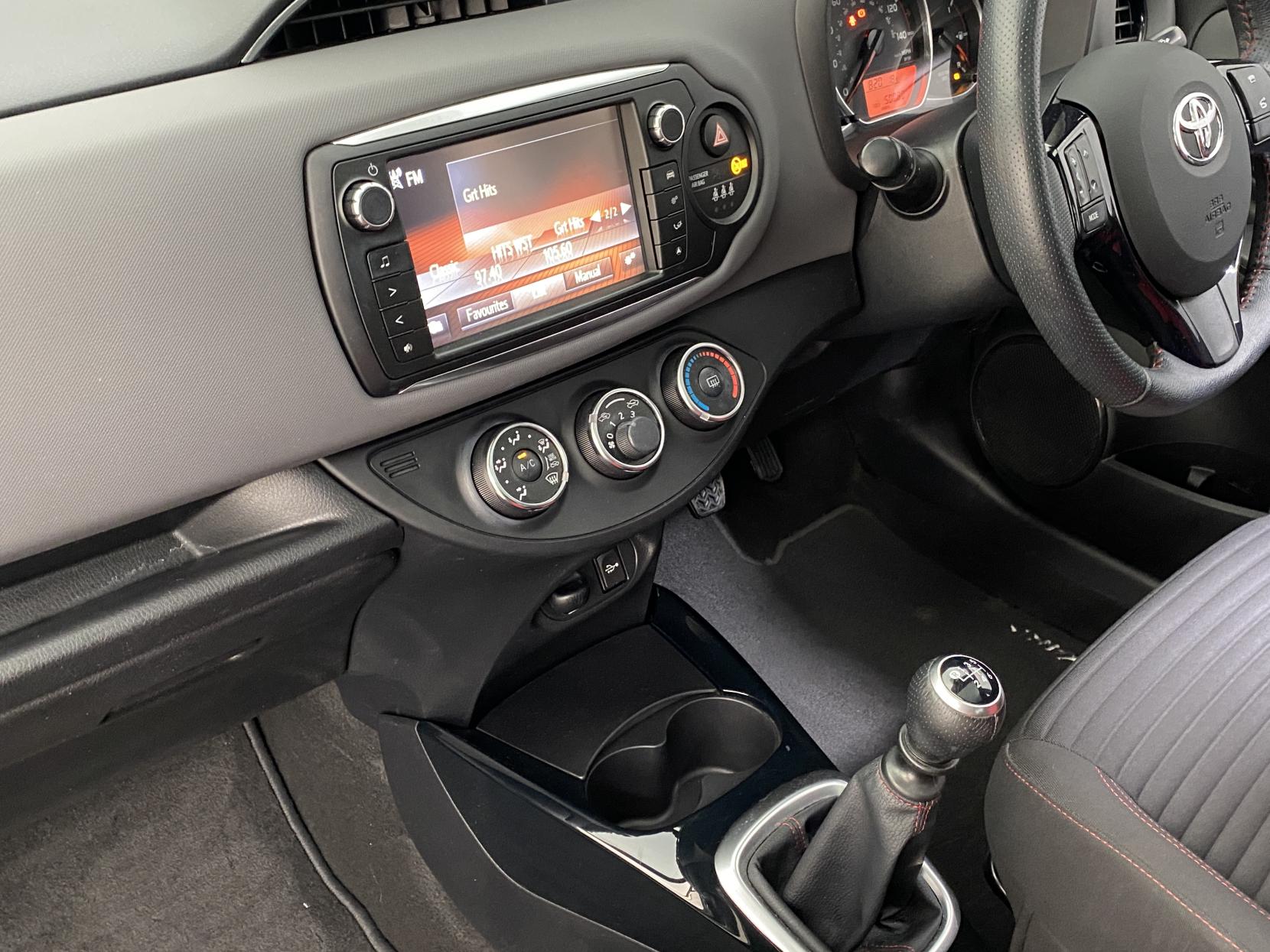 Toyota Yaris 1.33 Dual VVT-i Sport Hatchback 5dr Petrol Manual Euro 5 Euro 5 (99 ps)