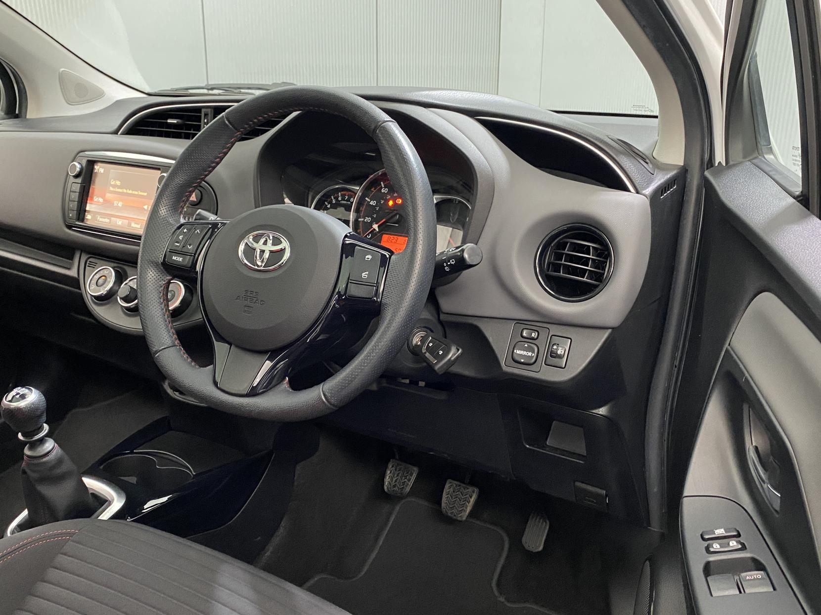 Toyota Yaris 1.33 Dual VVT-i Sport Hatchback 5dr Petrol Manual Euro 5 Euro 5 (99 ps)