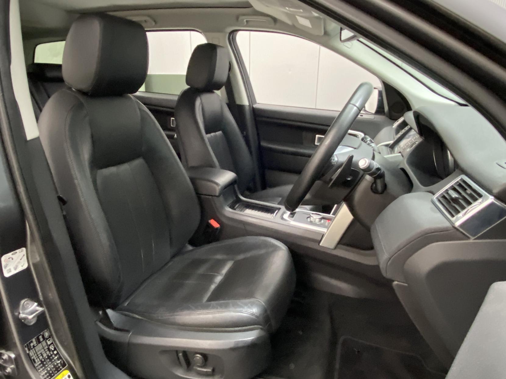 Land Rover Discovery Sport 2.0 TD4 HSE Black SUV 5dr Diesel Auto 4WD Euro 6 (s/s) (180 ps)
