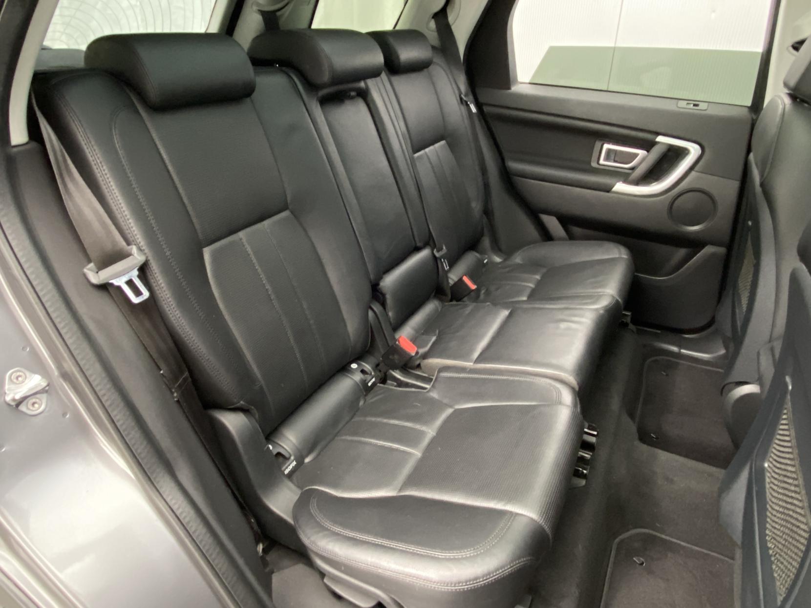 Land Rover Discovery Sport 2.0 TD4 HSE Black SUV 5dr Diesel Auto 4WD Euro 6 (s/s) (180 ps)