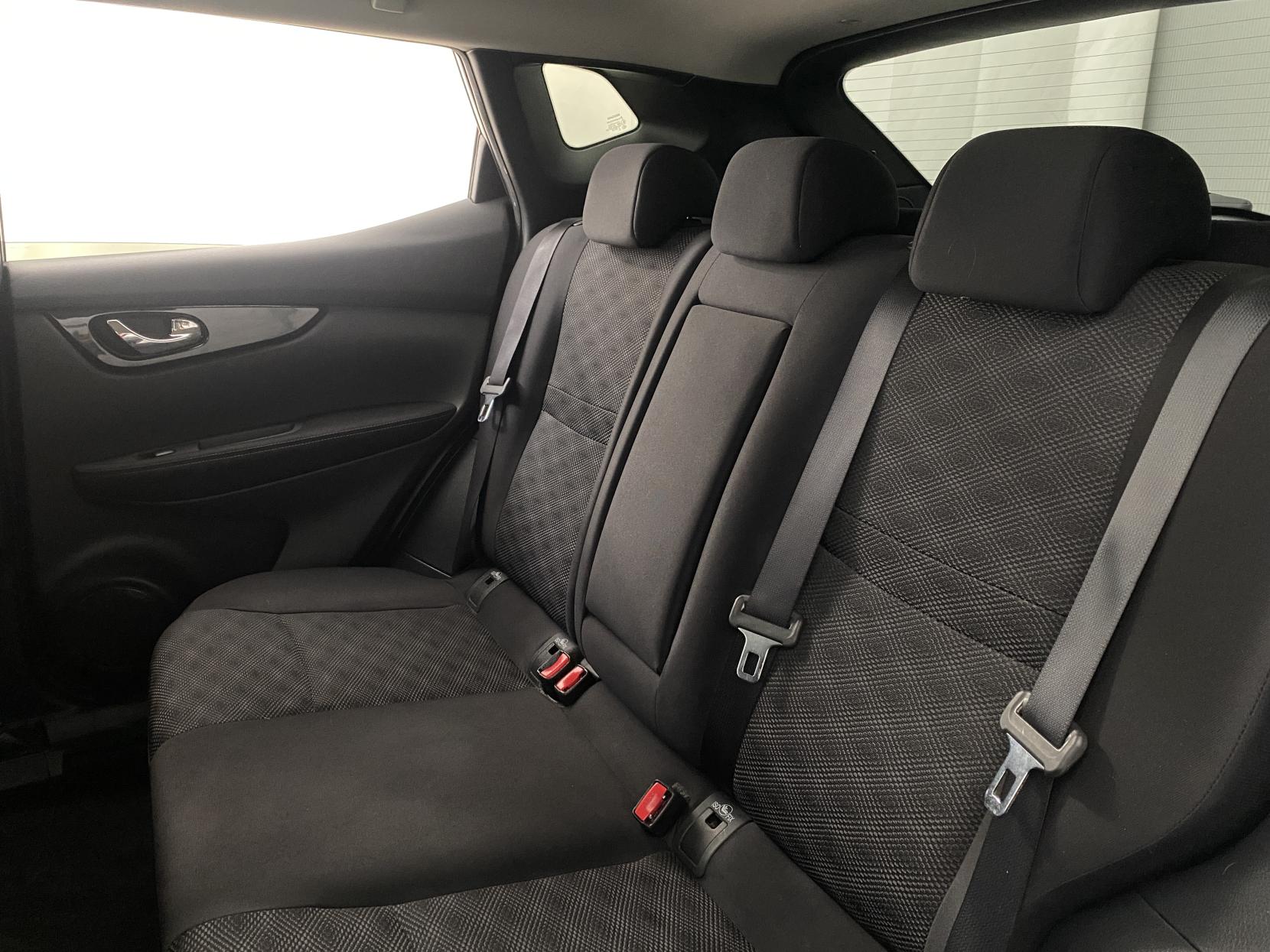Nissan Qashqai 1.5 dCi N-Connecta SUV 5dr Diesel Manual 2WD Euro 6 (s/s) (110 ps)