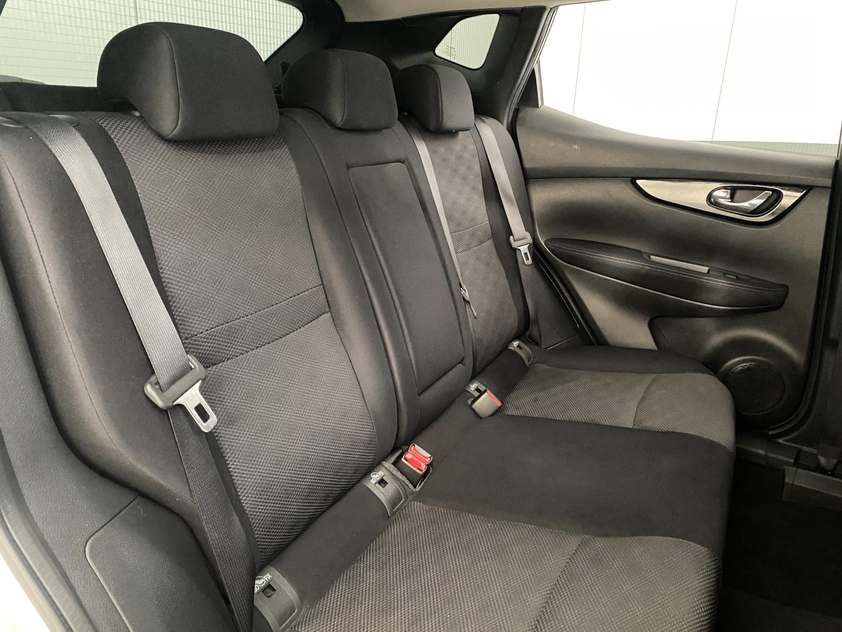 Nissan Qashqai 1.5 dCi N-Connecta SUV 5dr Diesel Manual 2WD Euro 6 (s/s) (110 ps)