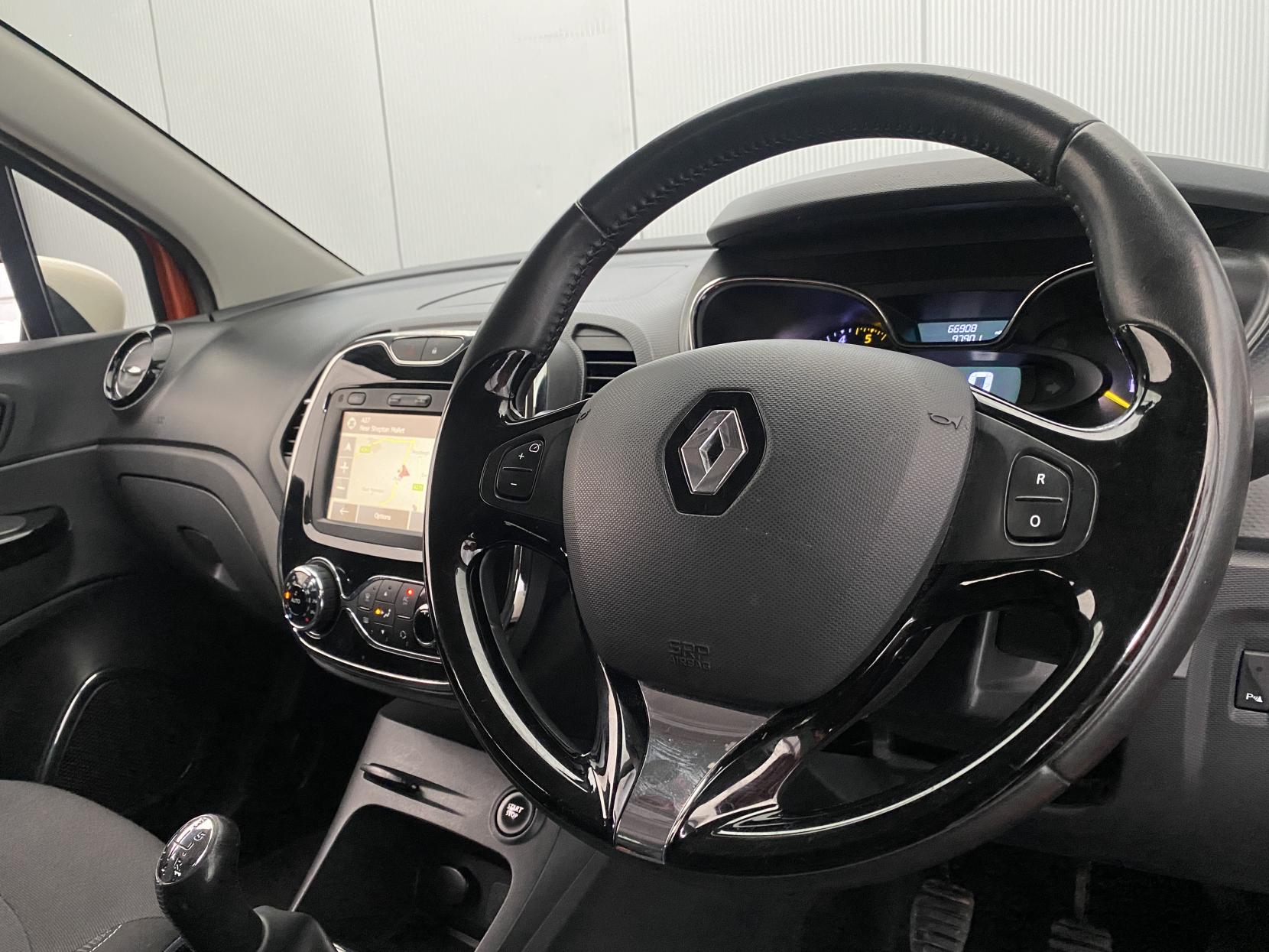 Renault Captur 1.5 dCi ENERGY Dynamique S MediaNav SUV 5dr Diesel Manual Euro 5 (s/s) (90 ps)