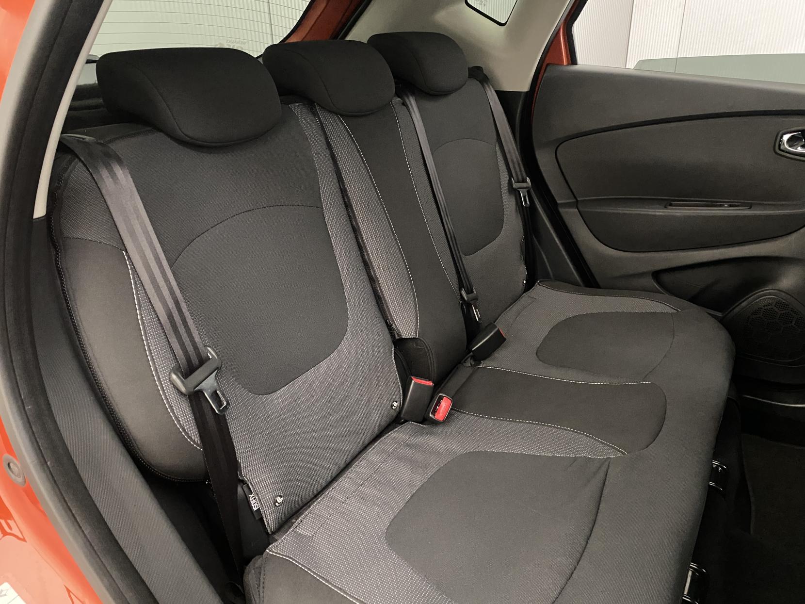 Renault Captur 1.5 dCi ENERGY Dynamique S MediaNav SUV 5dr Diesel Manual Euro 5 (s/s) (90 ps)
