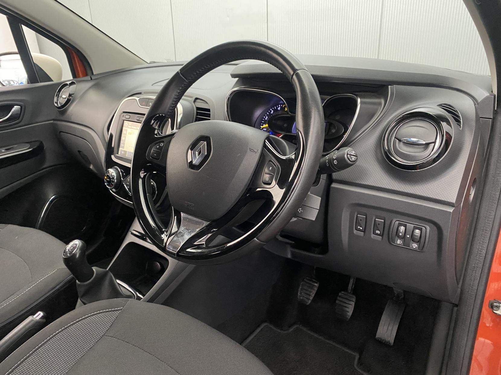 Renault Captur 1.5 dCi ENERGY Dynamique S MediaNav SUV 5dr Diesel Manual Euro 5 (s/s) (90 ps)