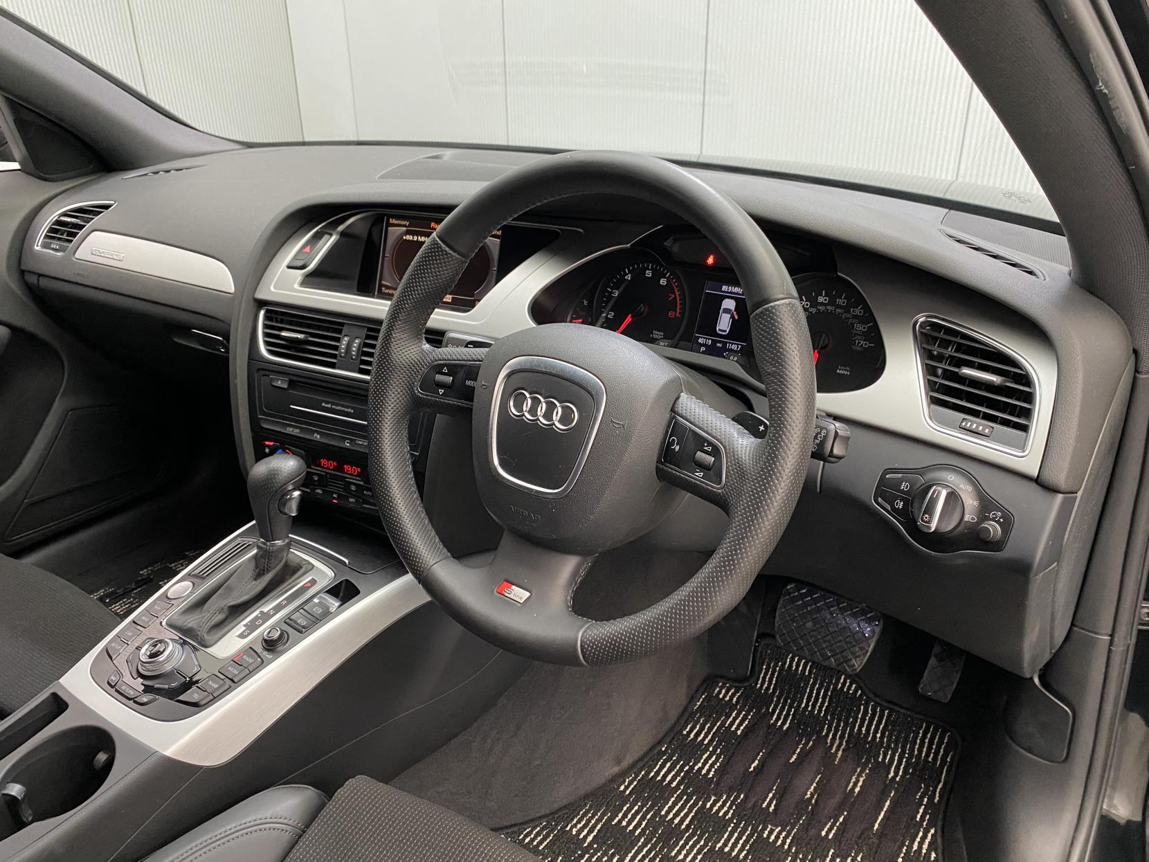 Audi A4 Avant 2.0 TFSI S line Estate 5dr Petrol S Tronic quattro Euro 5 (s/s) (211 ps)
