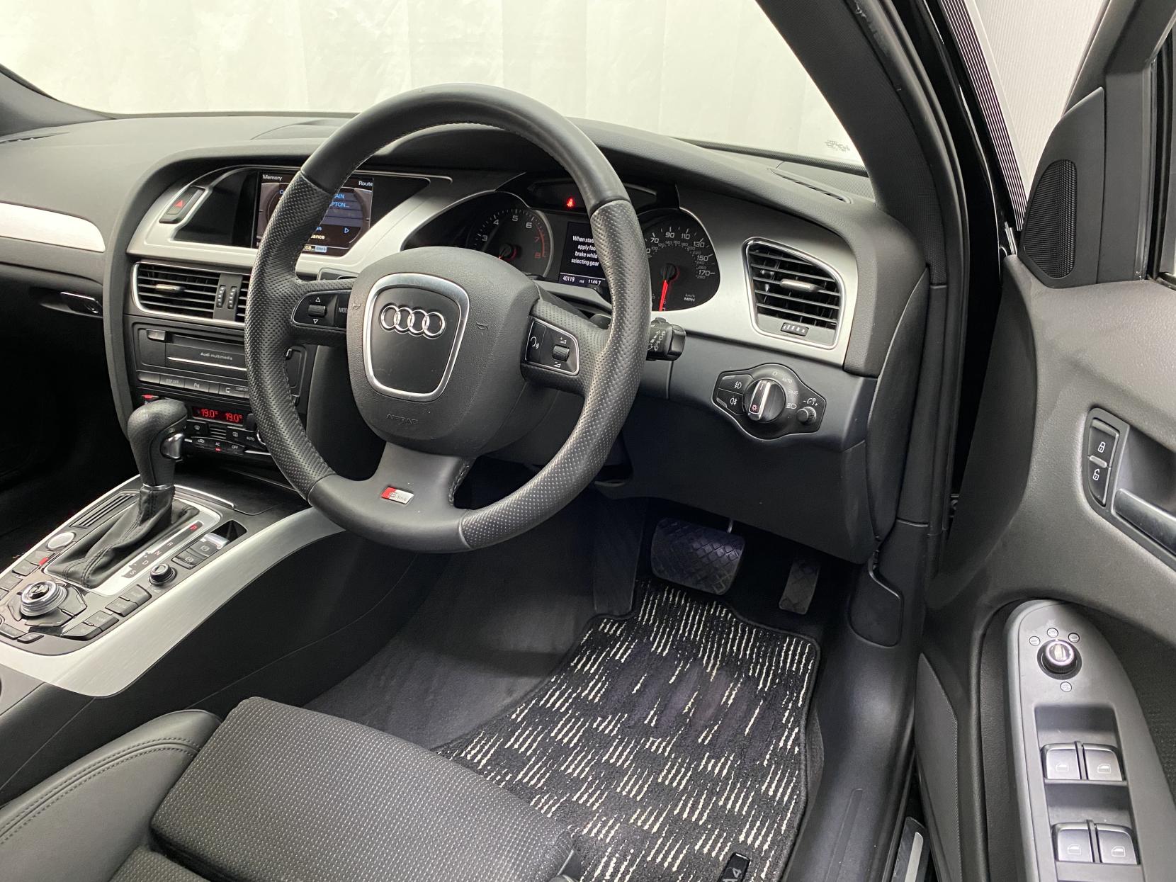 Audi A4 Avant 2.0 TFSI S line Estate 5dr Petrol S Tronic quattro Euro 5 (s/s) (211 ps)