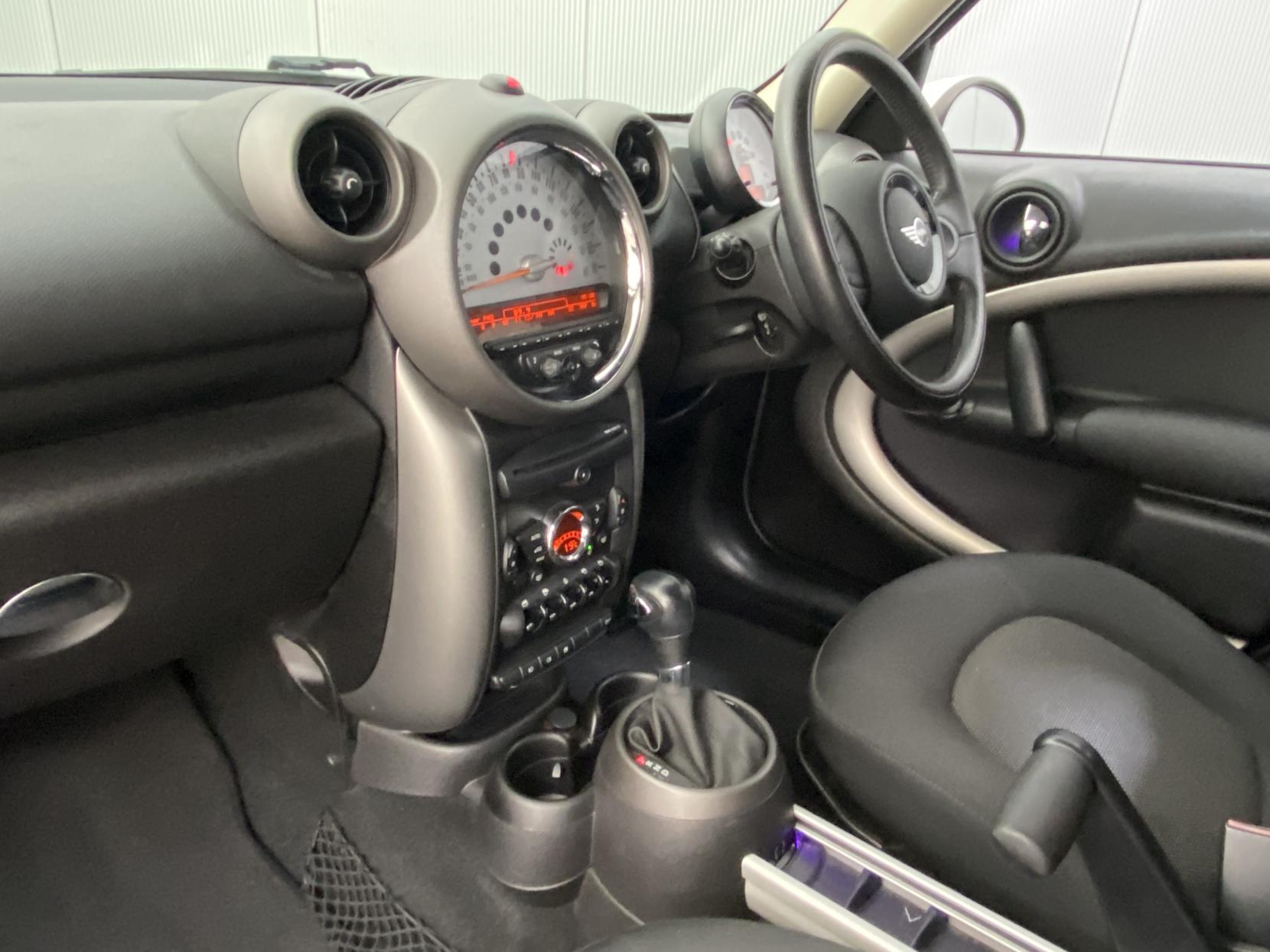 MINI Countryman 1.6 Cooper SUV 5dr Petrol Auto Euro 5 (122 ps)