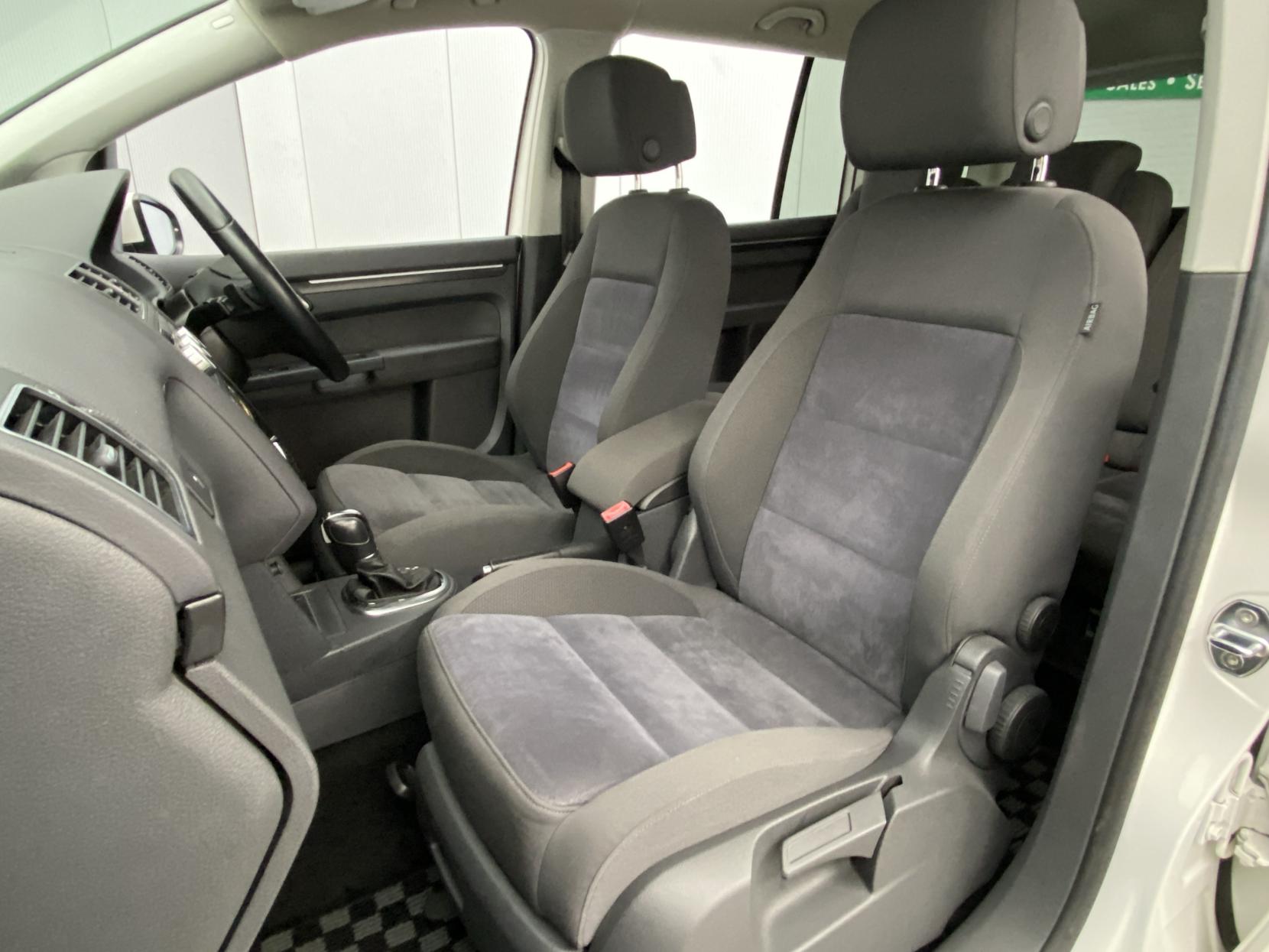 Volkswagen Touran 1.4 TSI SE MPV 5dr Petrol DSG Euro 5 (140 ps)