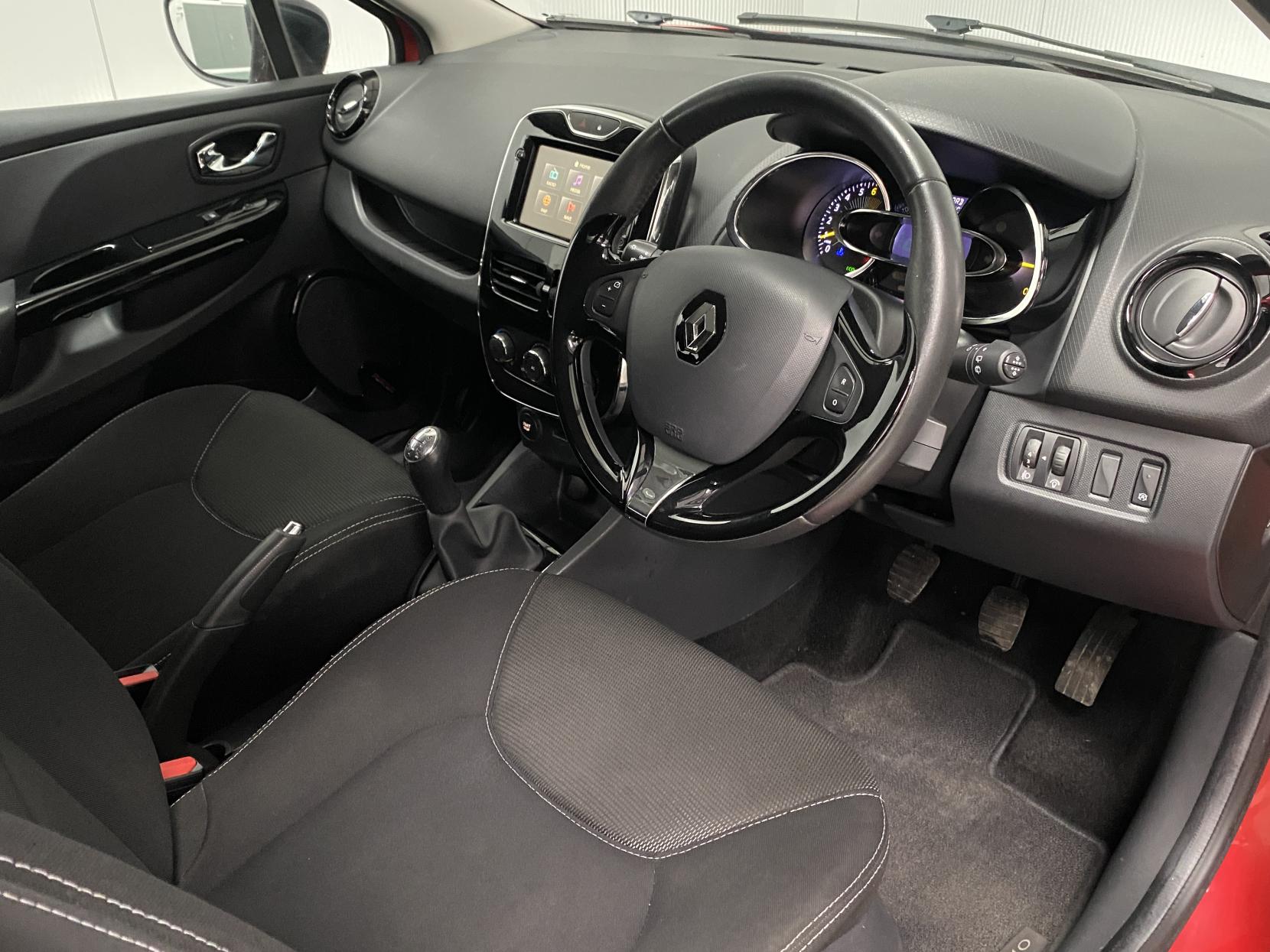 Renault Clio 0.9 TCe Dynamique MediaNav Hatchback 5dr Petrol Manual Euro 5 (s/s) (90 ps)