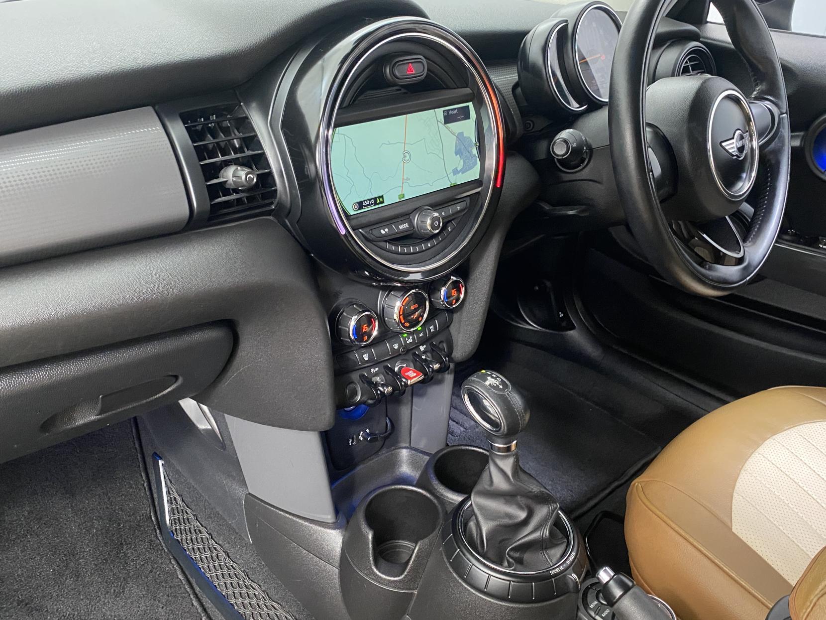 MINI Hatch 1.5 Cooper Hatchback 3dr Petrol Auto Euro 6 (s/s) (136 ps)