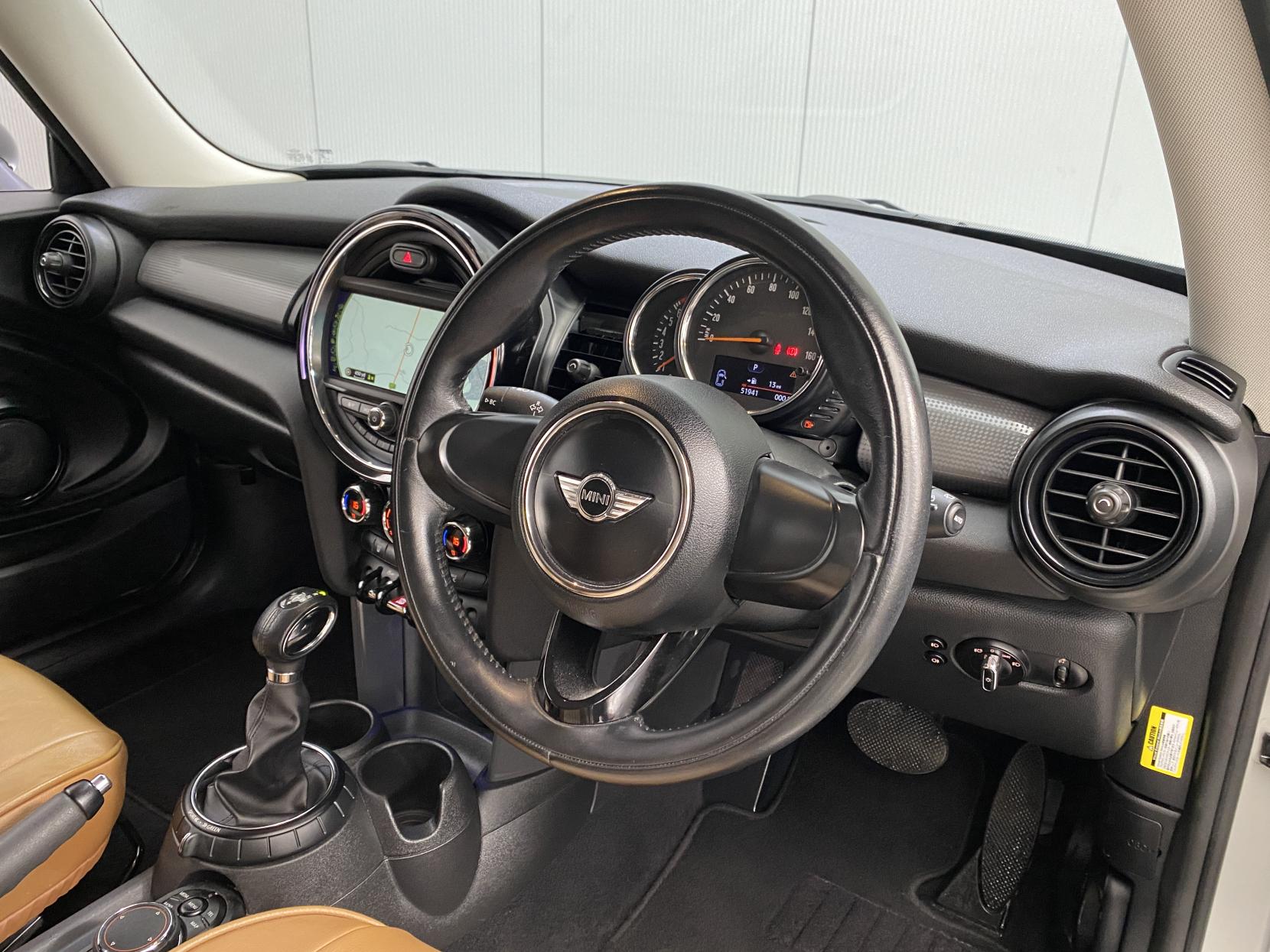MINI Hatch 1.5 Cooper Hatchback 3dr Petrol Auto Euro 6 (s/s) (136 ps)