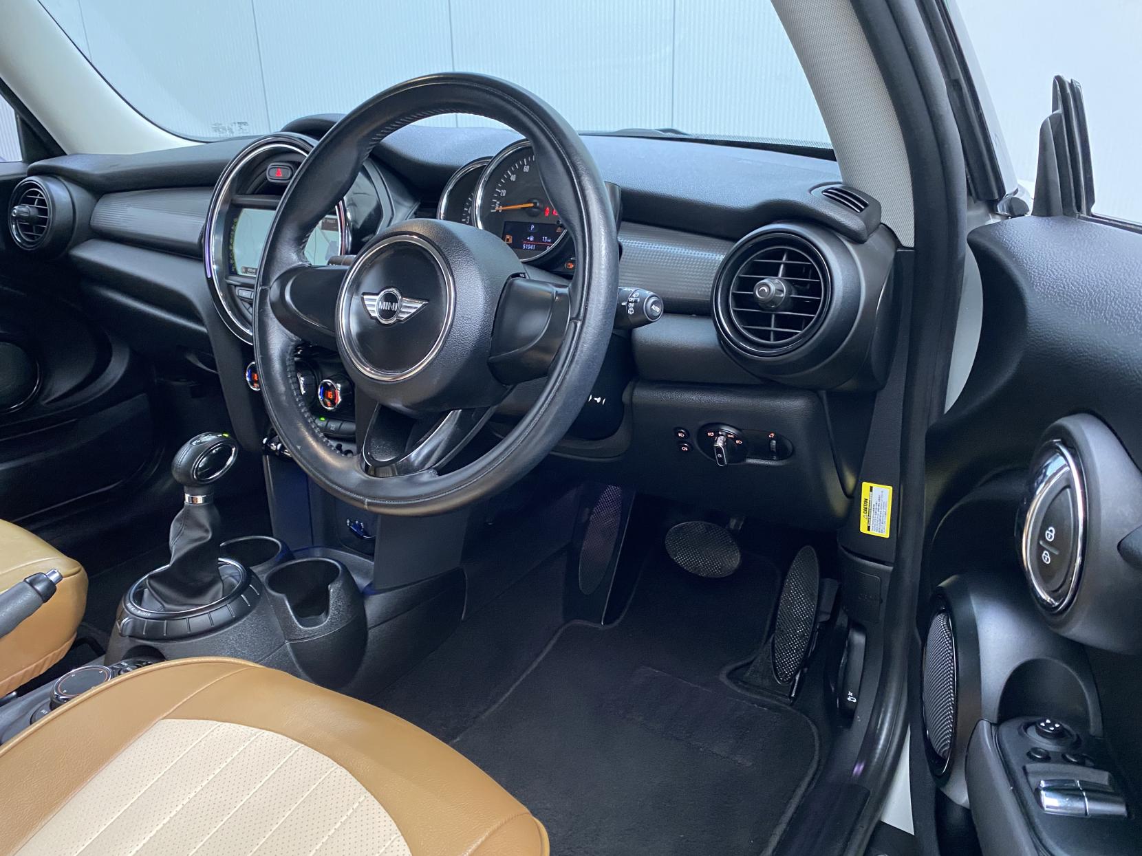 MINI Hatch 1.5 Cooper Hatchback 3dr Petrol Auto Euro 6 (s/s) (136 ps)
