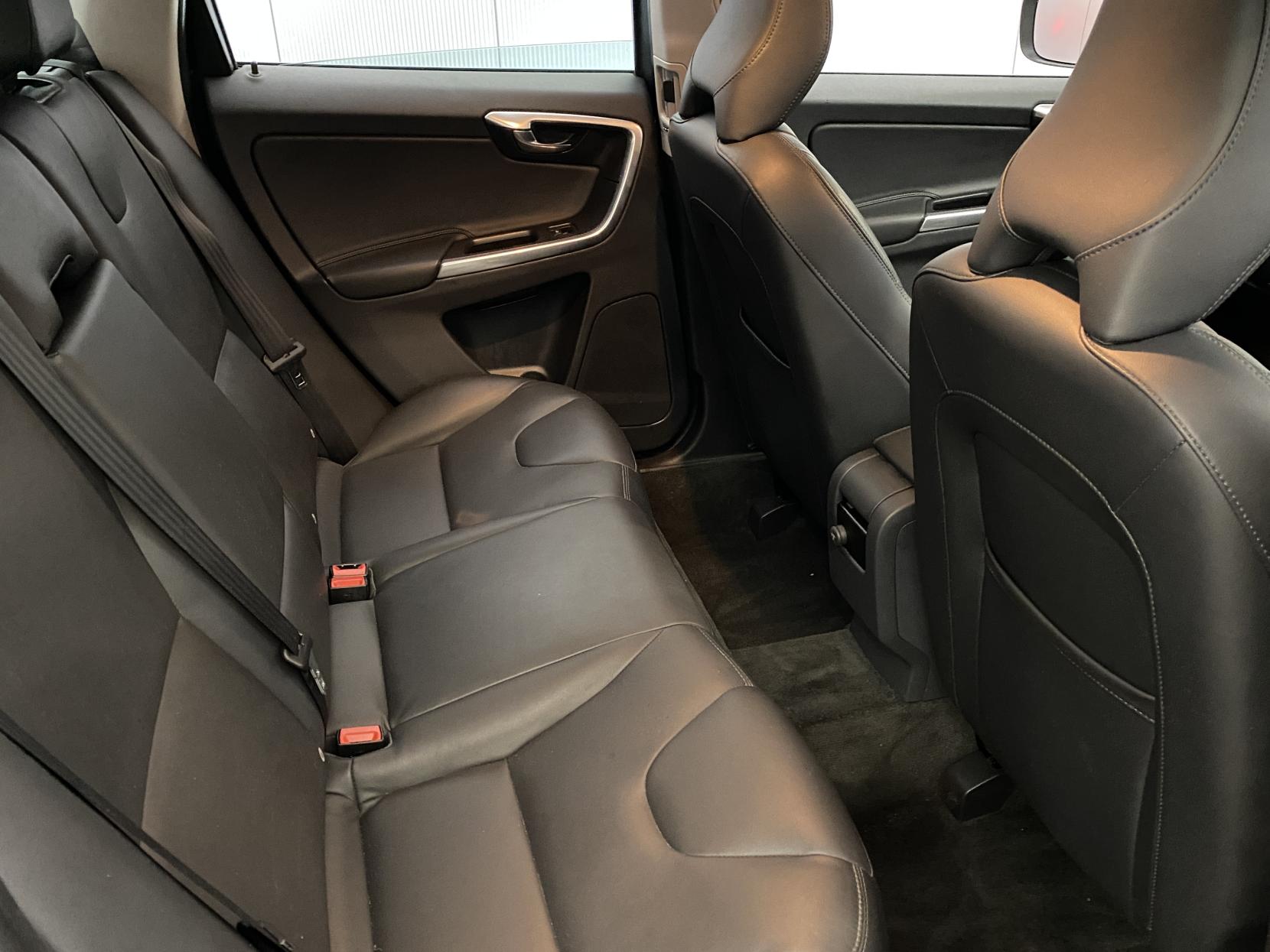 Volvo XC60 2.0 D4 SE Lux Nav SUV 5dr Diesel Auto Euro 6 (s/s) (190 ps)