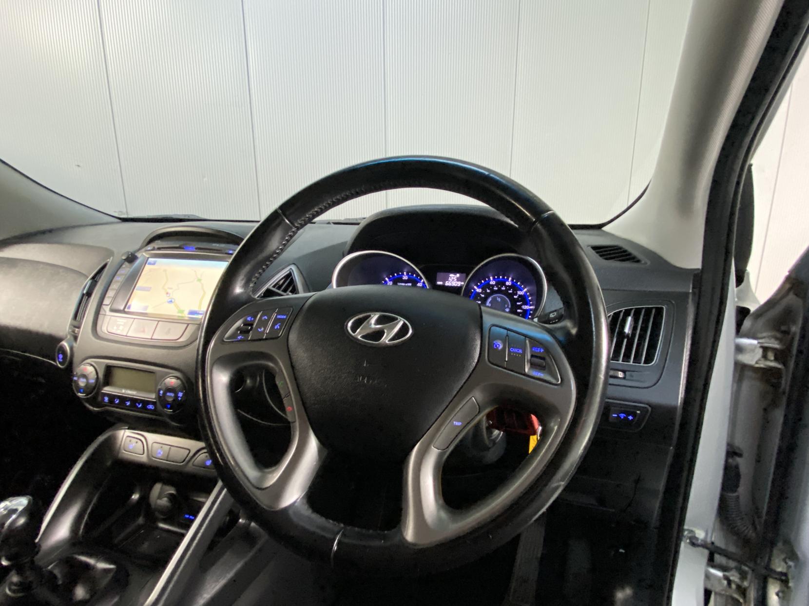 Hyundai ix35 1.7 CRDi SE SUV 5dr Diesel Manual Euro 5 (s/s) (Nav) (115 ps)