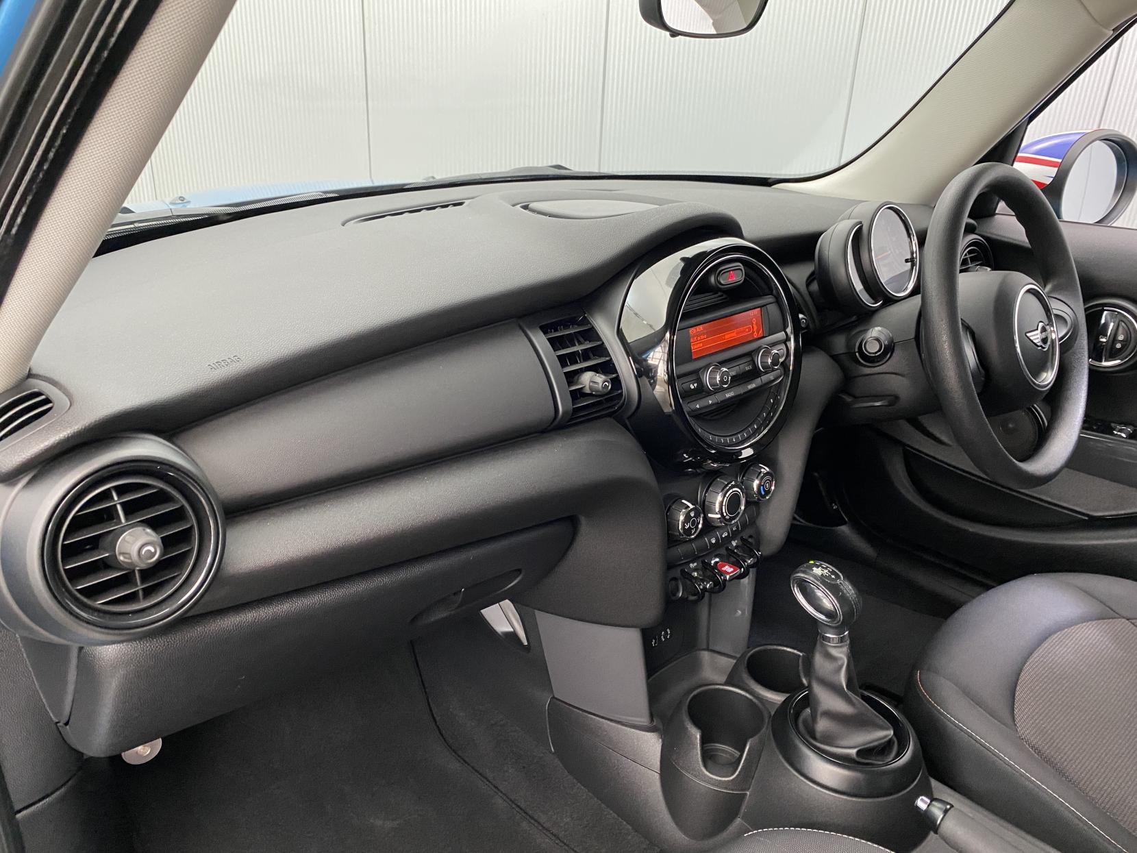 MINI Hatch 1.2 One Hatchback 5dr Petrol Auto Euro 6 (s/s) (102 ps)