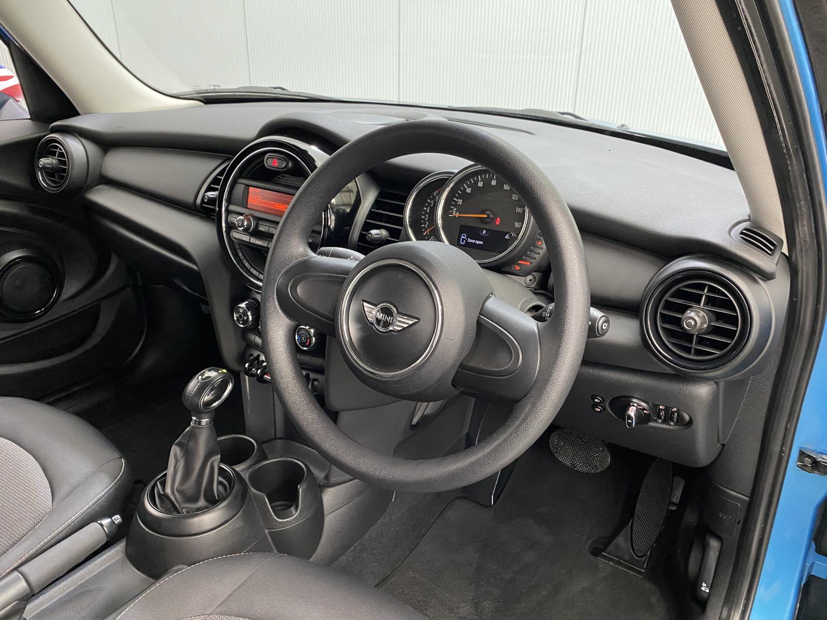 MINI Hatch 1.2 One Hatchback 5dr Petrol Auto Euro 6 (s/s) (102 ps)