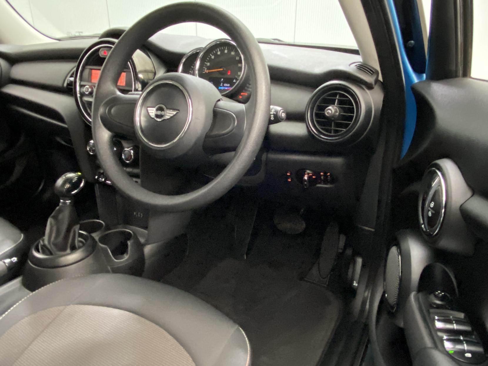 MINI Hatch 1.2 One Hatchback 5dr Petrol Auto Euro 6 (s/s) (102 ps)