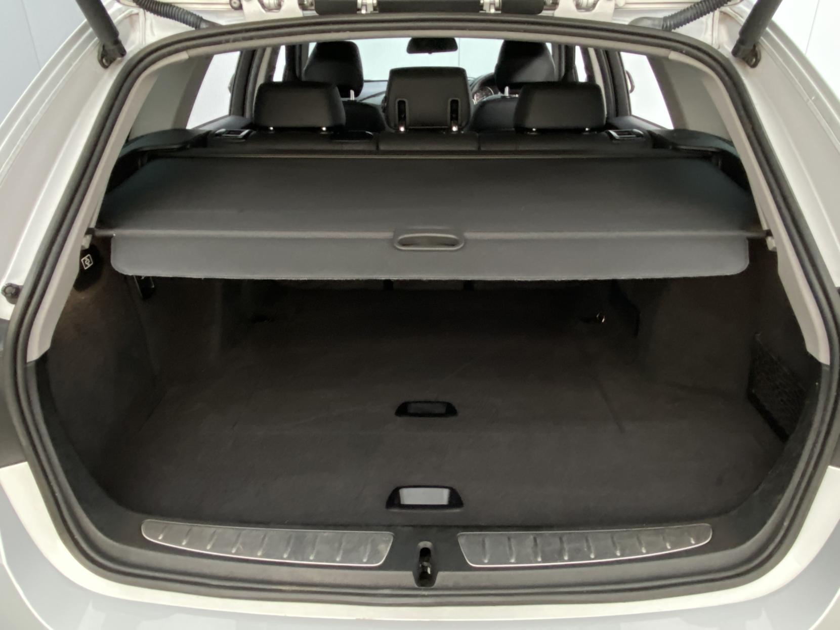BMW 3 Series 2.0 320d Luxury Touring 5dr Diesel Auto Euro 5 (s/s) (184 ps)
