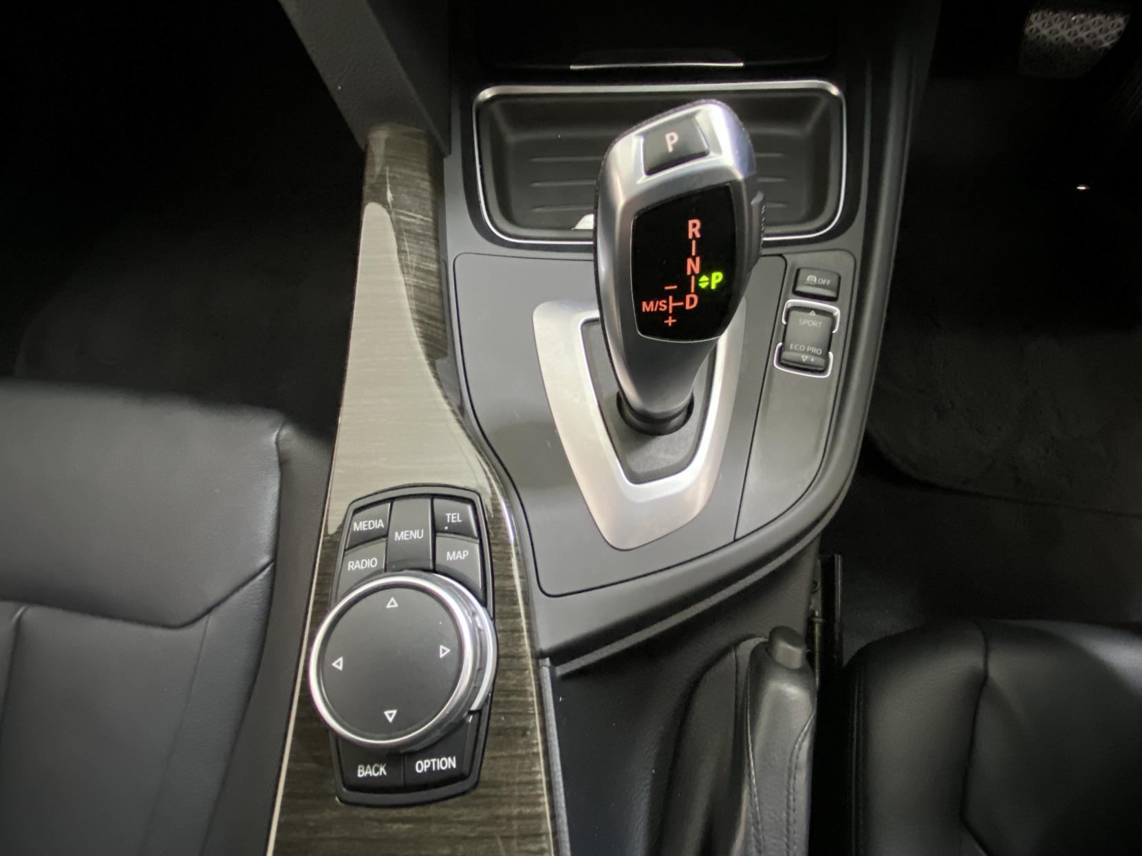 BMW 3 Series 2.0 320d Luxury Touring 5dr Diesel Auto Euro 5 (s/s) (184 ps)