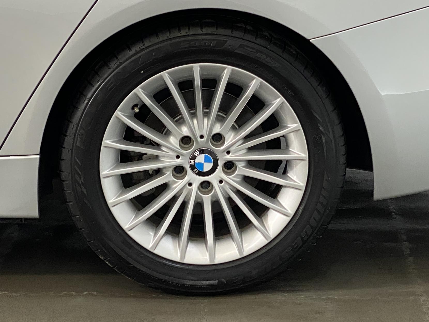 BMW 3 Series 2.0 320d Luxury Touring 5dr Diesel Auto Euro 5 (s/s) (184 ps)