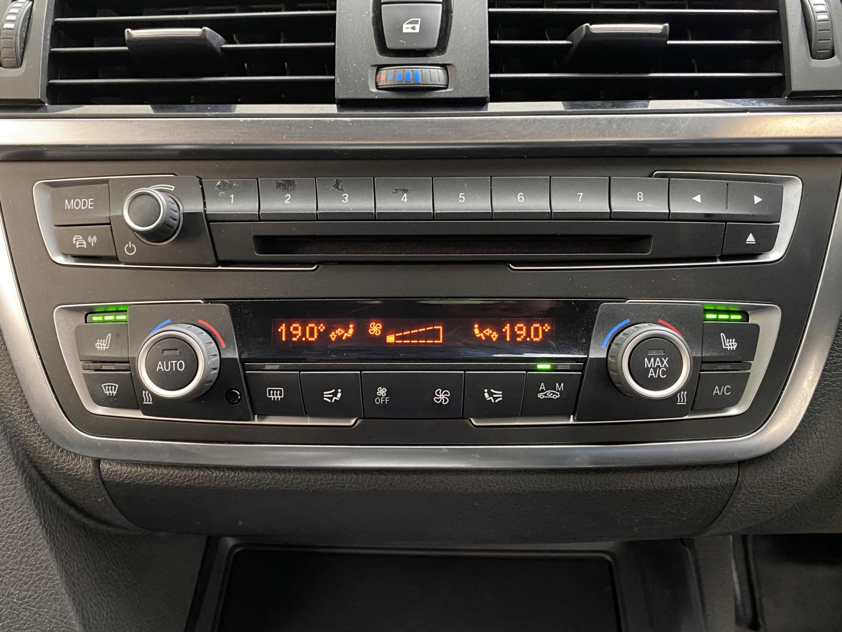 BMW 3 Series 2.0 320d Luxury Touring 5dr Diesel Auto Euro 5 (s/s) (184 ps)