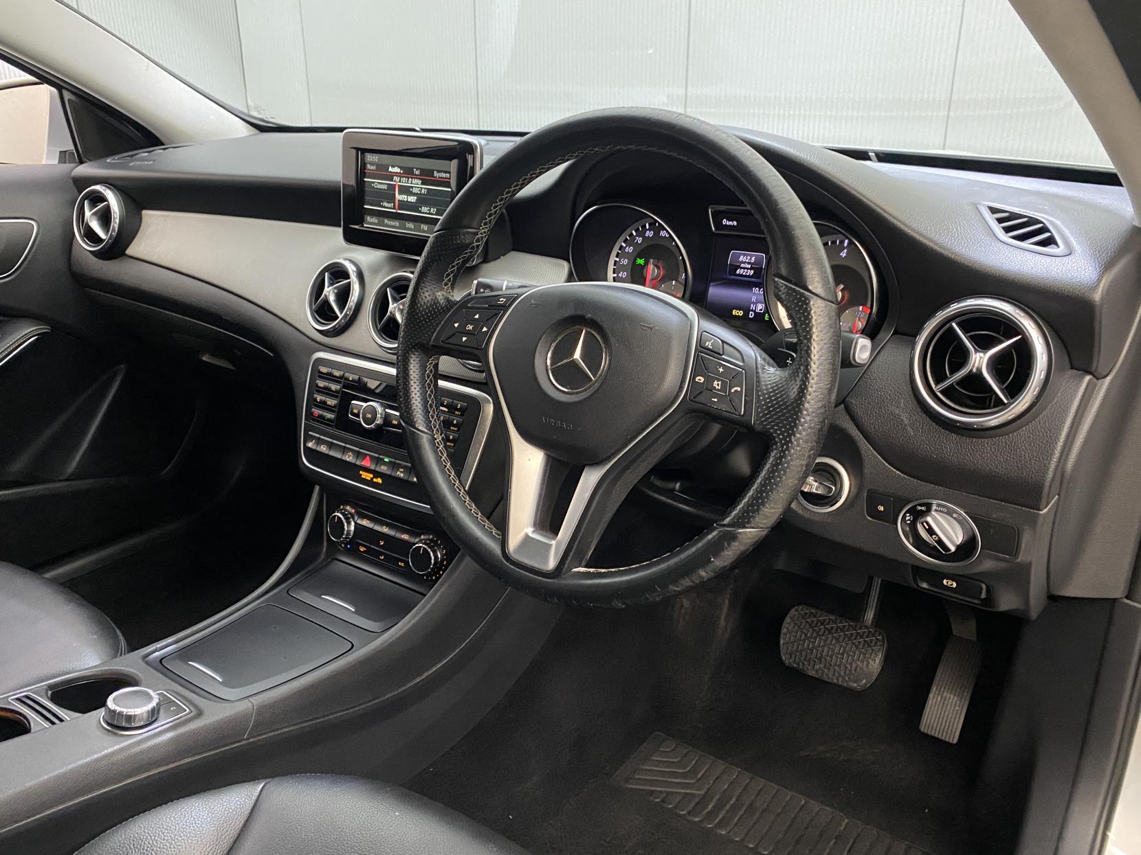 Mercedes-Benz GLA 2.1 GLA220 CDI SE SUV 5dr Diesel 7G-DCT 4MATIC Euro 6 (s/s) (170 ps)