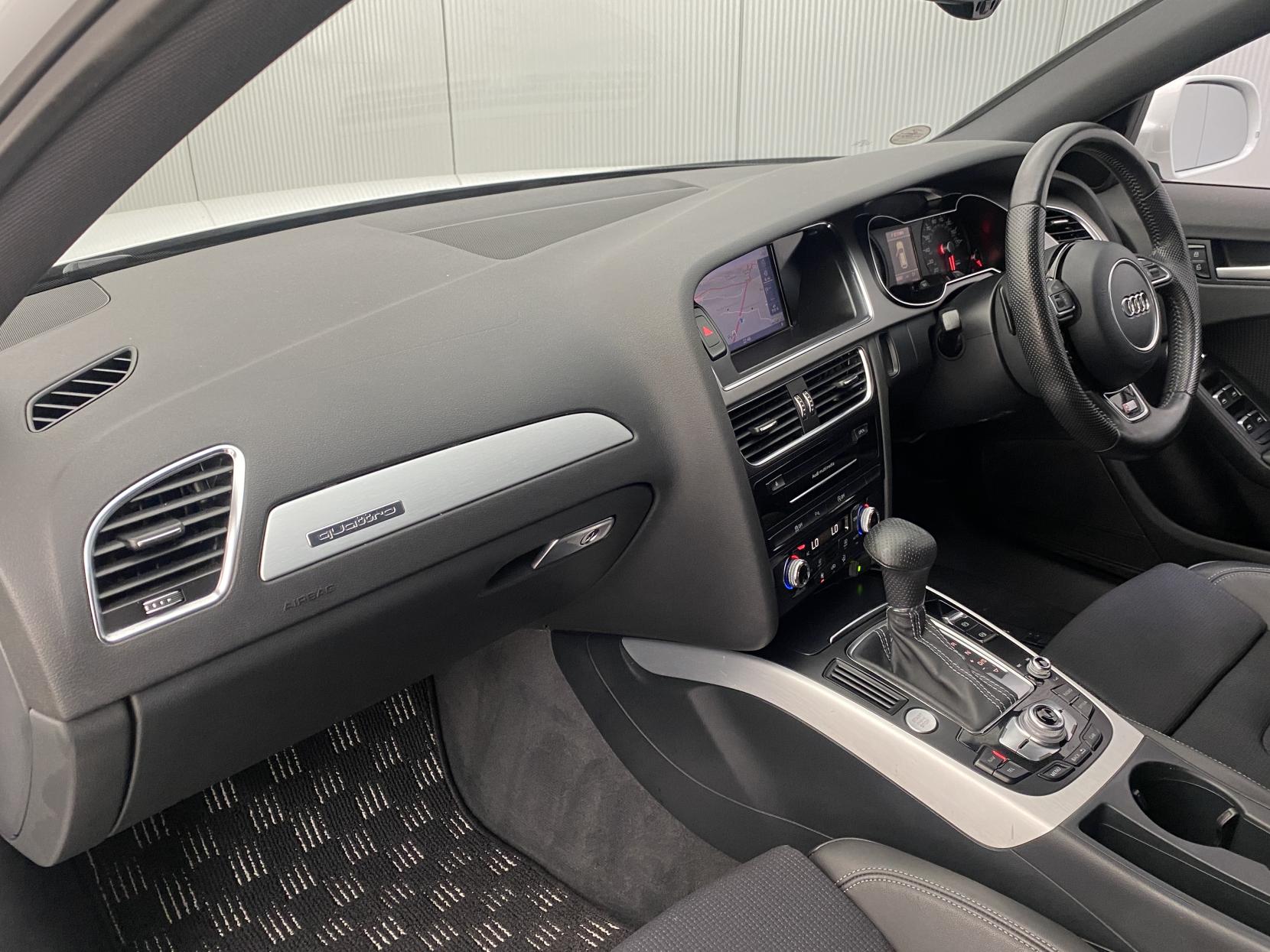 Audi A4 Avant 2.0 TFSI S line Estate 5dr Petrol S Tronic quattro Euro 5 (s/s) (211 ps)