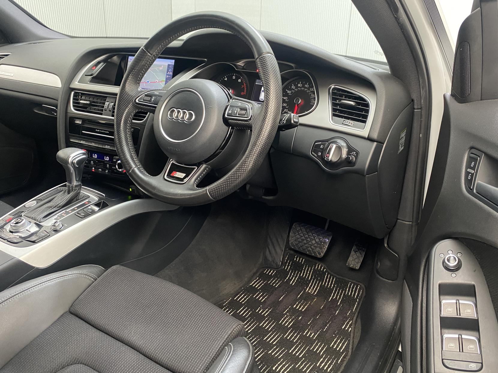 Audi A4 Avant 2.0 TFSI S line Estate 5dr Petrol S Tronic quattro Euro 5 (s/s) (211 ps)