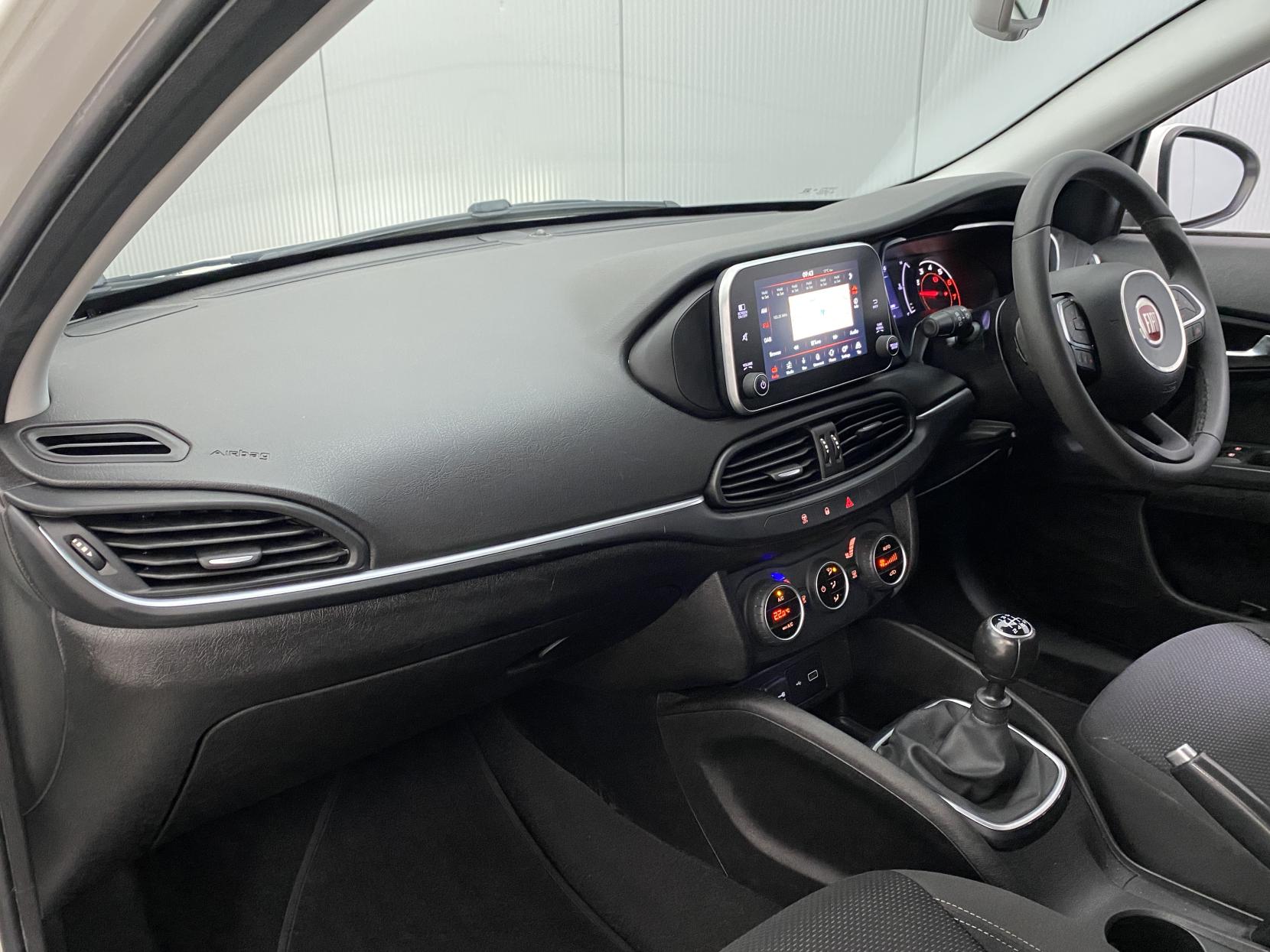 Fiat Tipo 1.4 MPI Lounge Hatchback 5dr Petrol Manual Euro 6 (95 ps)