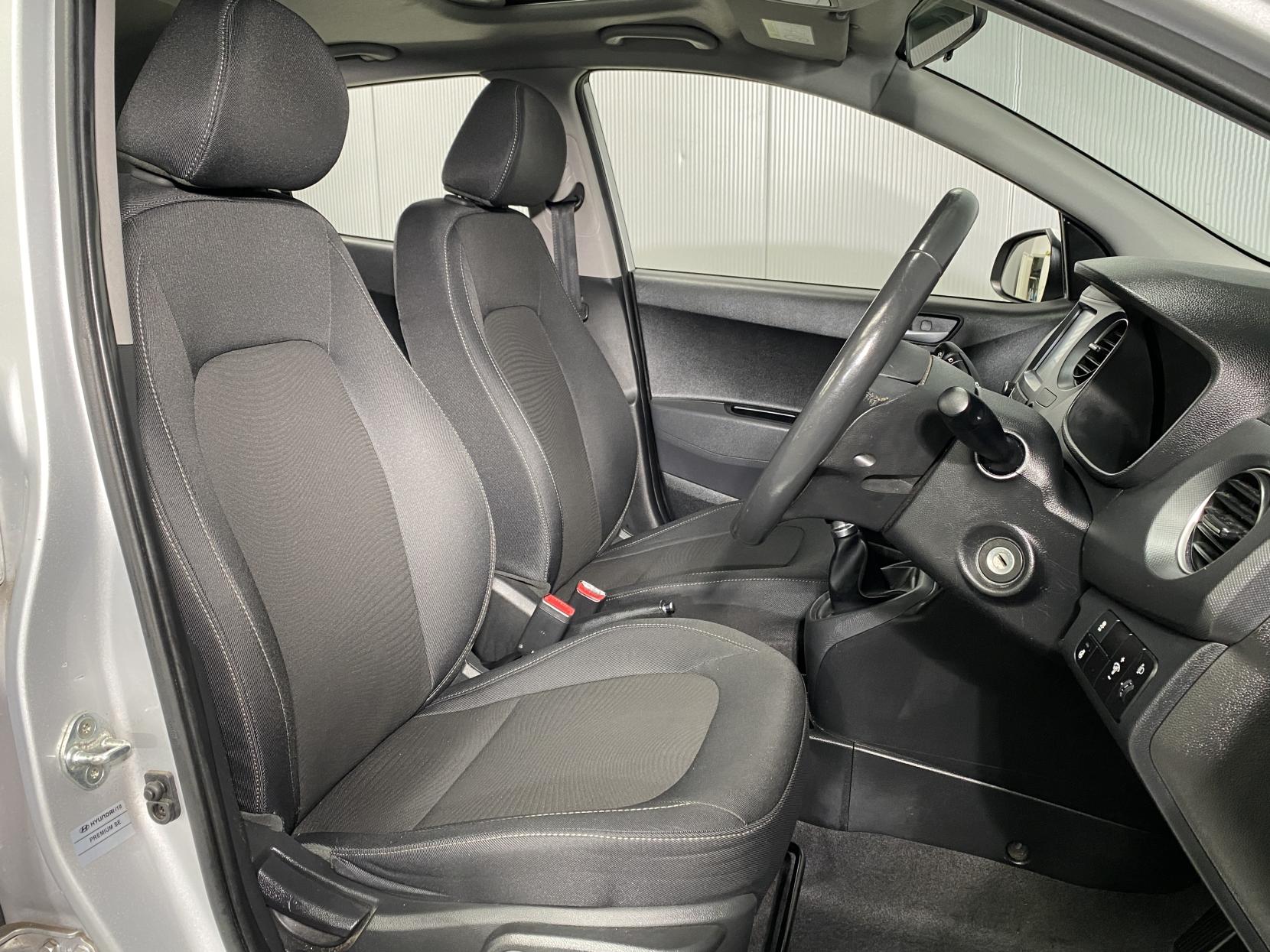 Hyundai i10 1.2 Premium SE Hatchback 5dr Petrol Manual Euro 6 (87 ps)