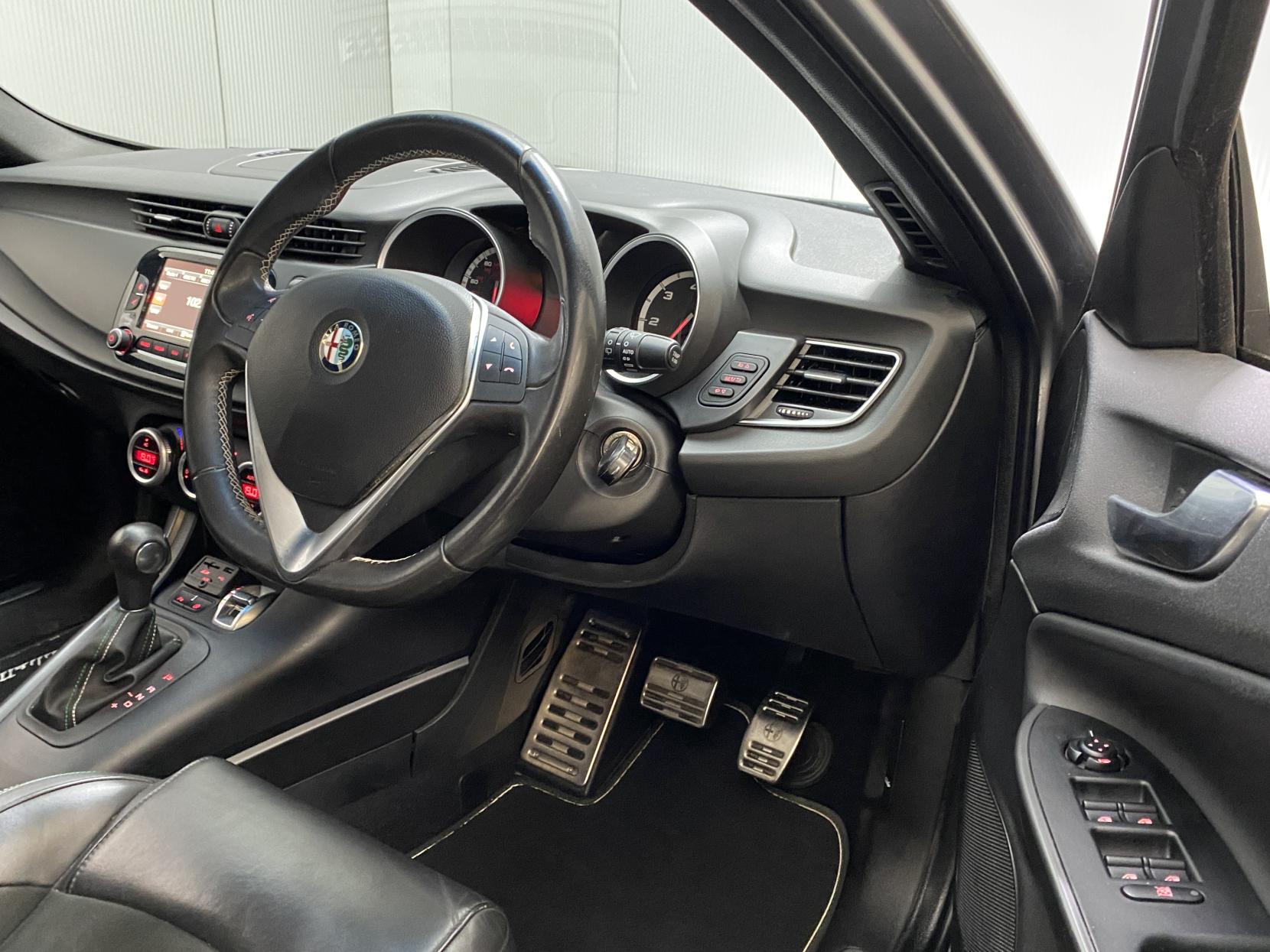 Alfa Romeo Giulietta 2.0 JTDM-2 QV Line Hatchback 5dr Diesel TCT Euro 6 (s/s) (175 bhp)