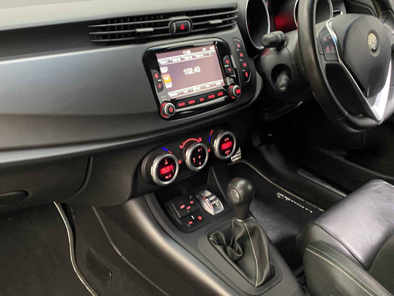 Alfa Romeo Giulietta 2.0 JTDM-2 QV Line Hatchback 5dr Diesel TCT Euro 6 (s/s) (175 bhp)