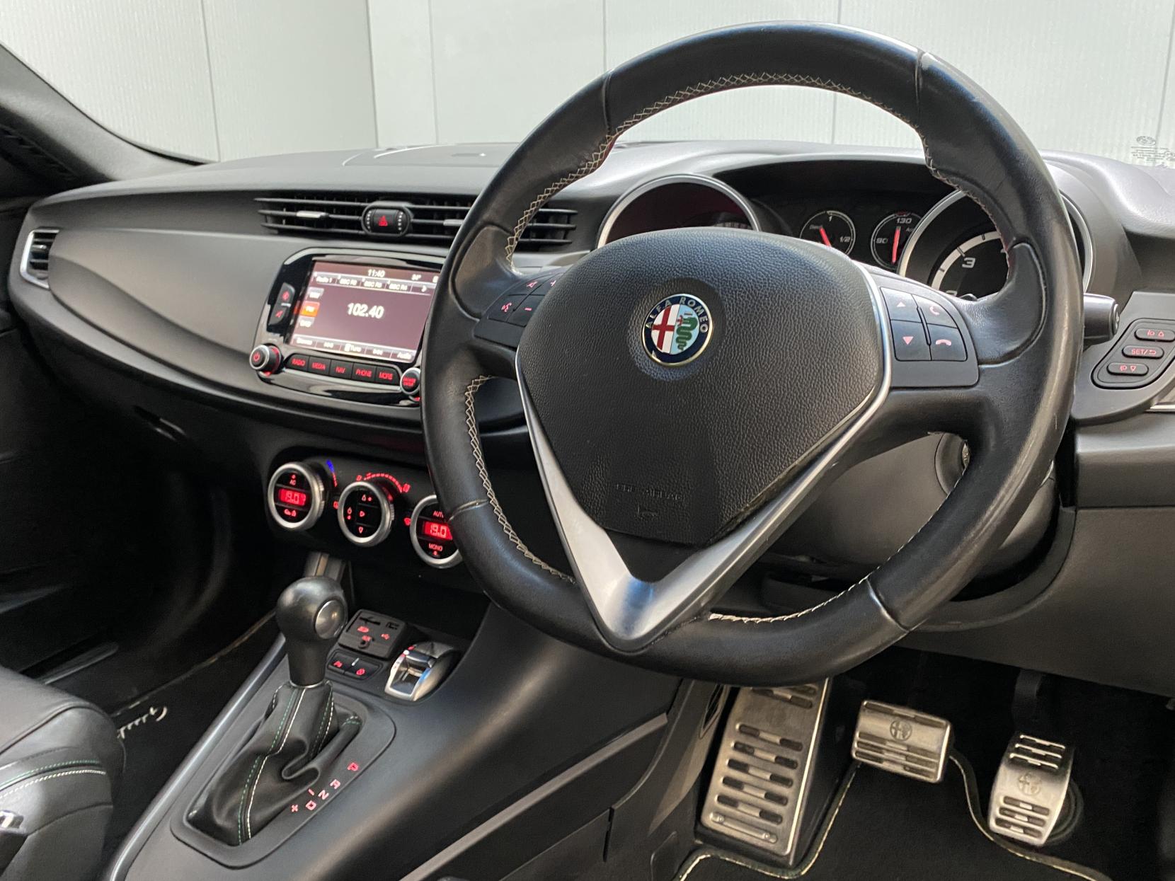 Alfa Romeo Giulietta 2.0 JTDM-2 QV Line Hatchback 5dr Diesel TCT Euro 6 (s/s) (175 bhp)